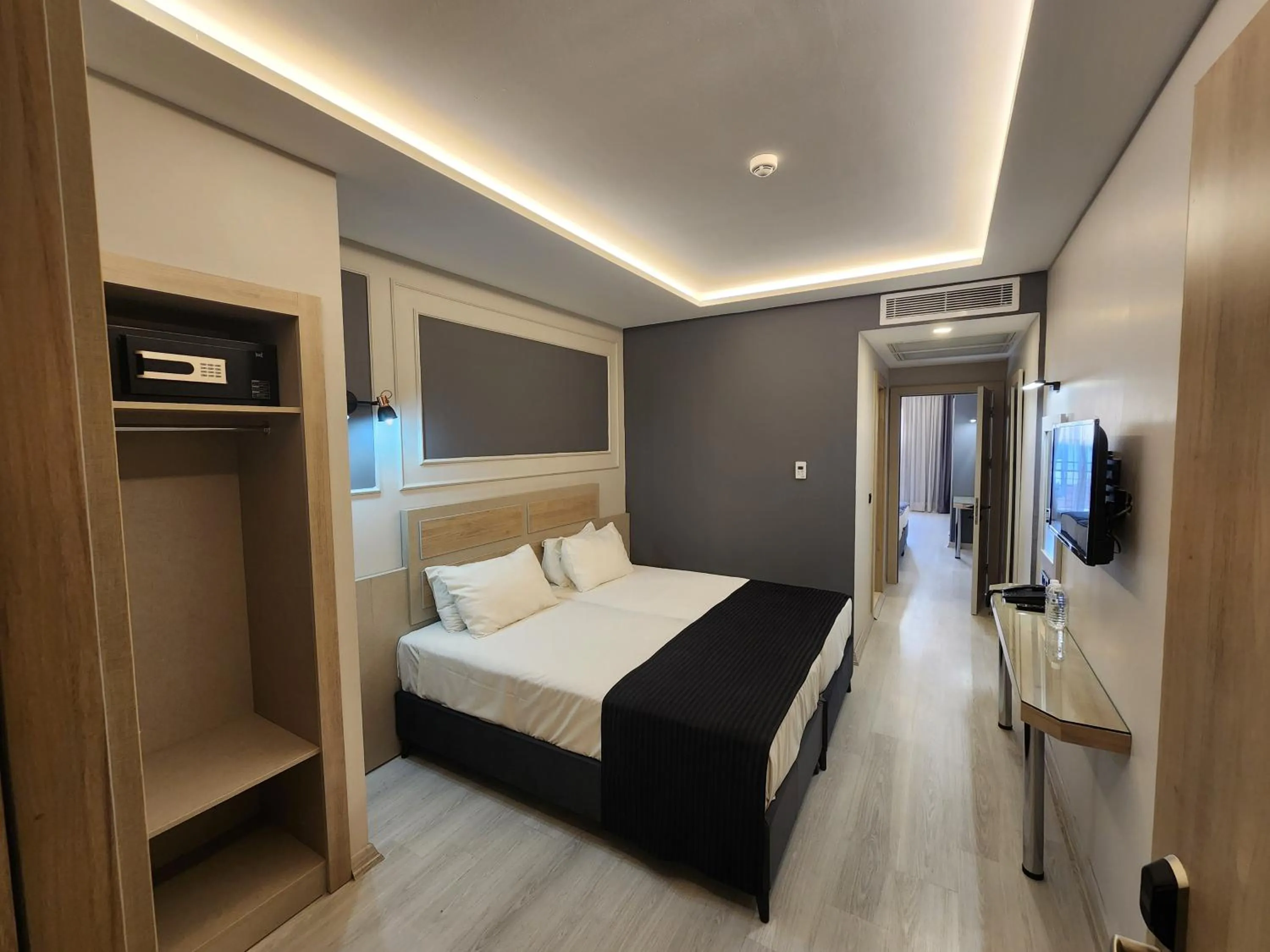 Bedroom, Bed in Nanda Hotel