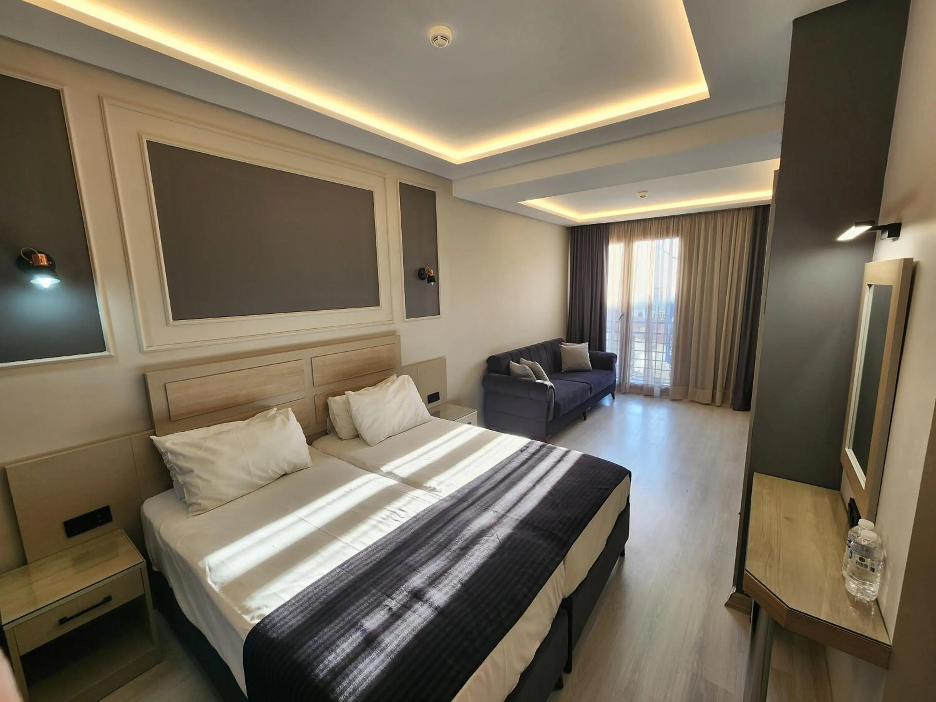 Bedroom, Bed in Nanda Hotel