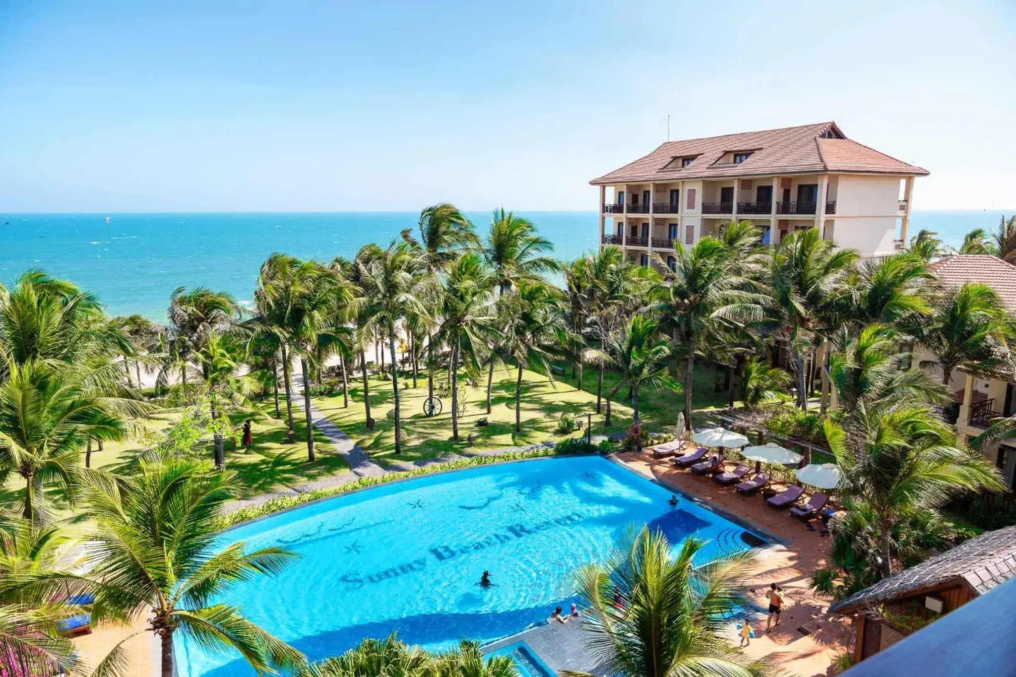 Swimming pool in Sunny Beach Resort & Spa Mui Ne Swimming pool in Sunny Beach Resort & Spa Mui Ne