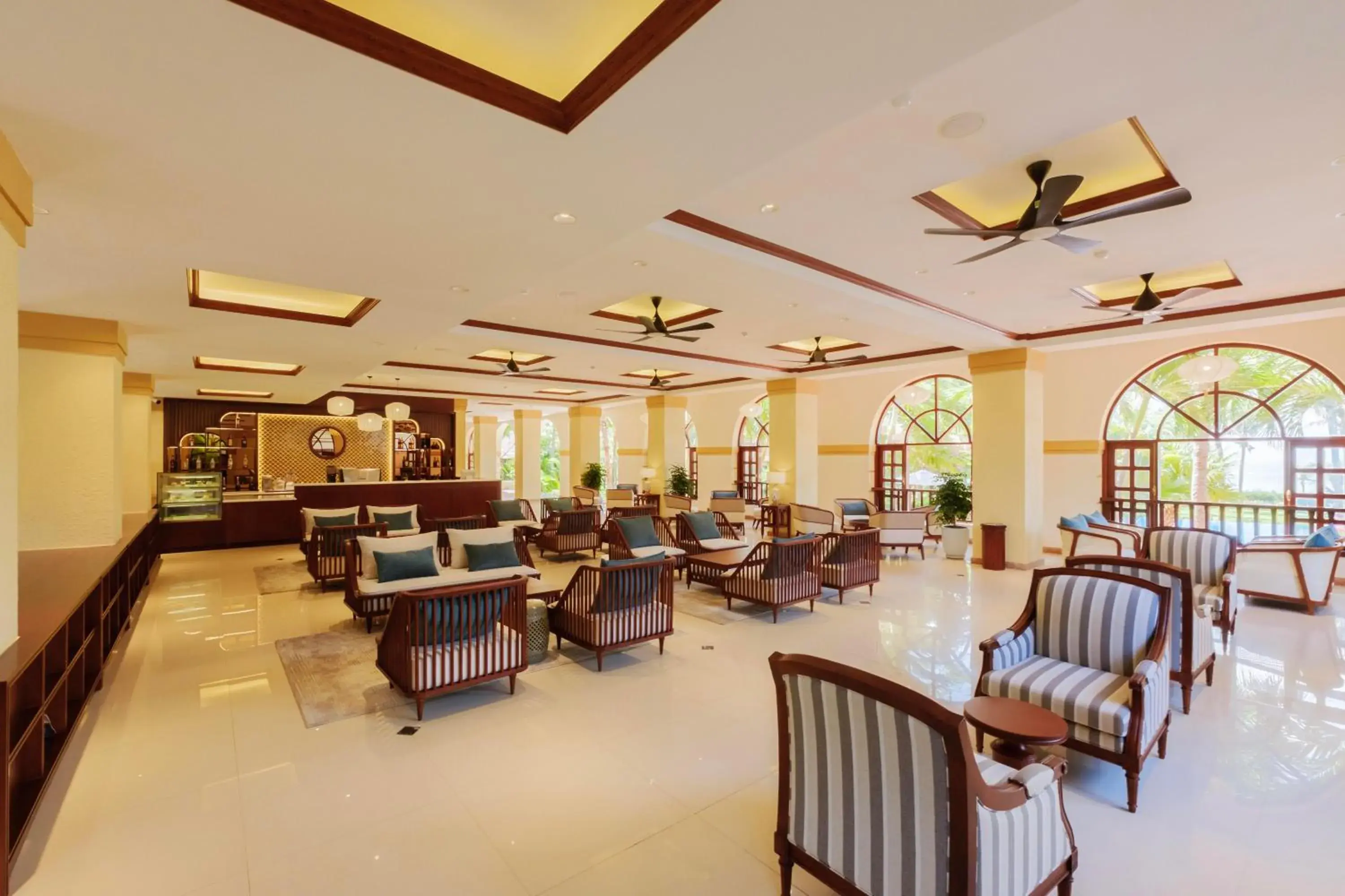 Lounge or bar in Sunny Beach Resort & Spa Mui Ne Lounge or bar in Sunny Beach Resort & Spa Mui Ne