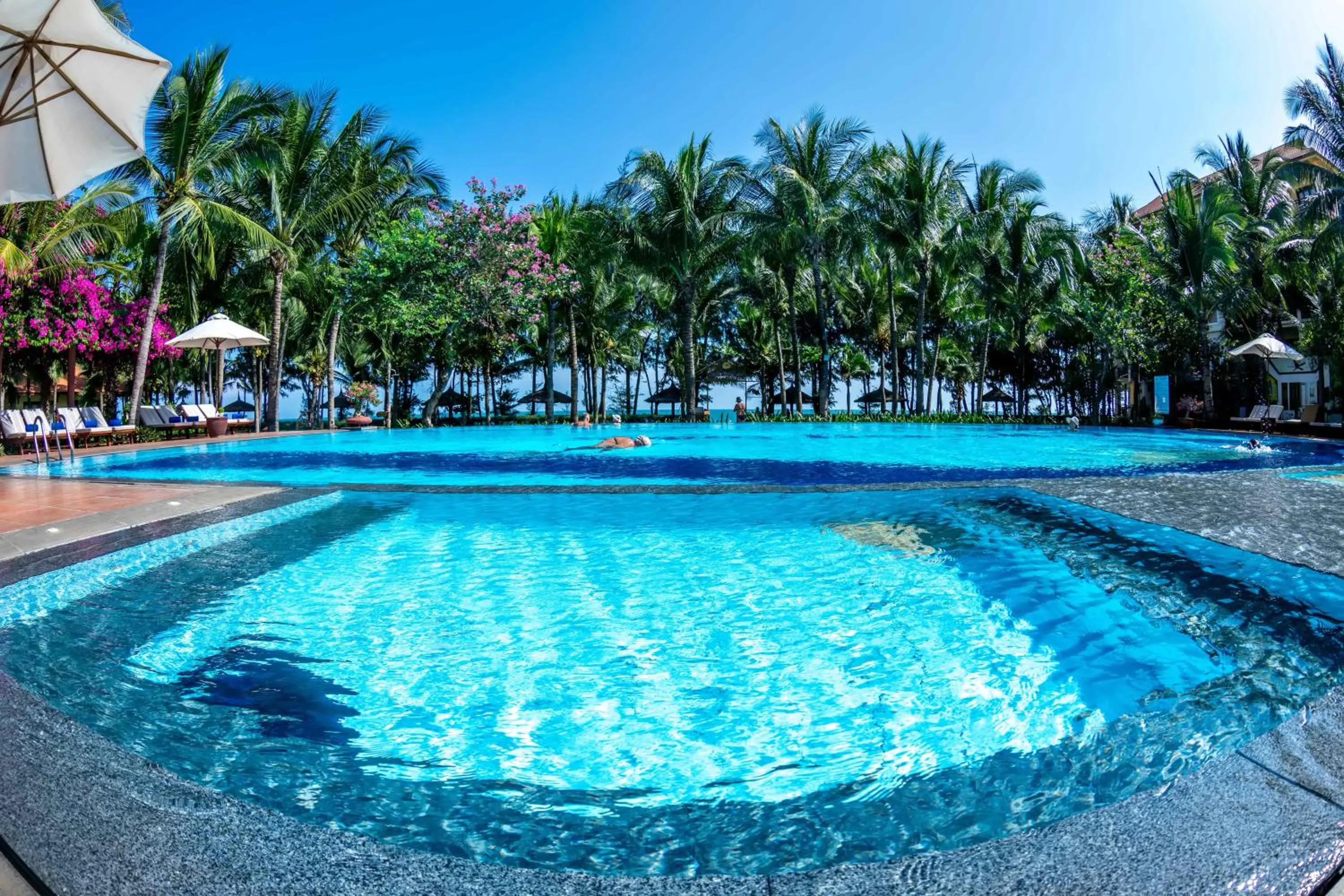 Swimming pool in Sunny Beach Resort & Spa Mui Ne