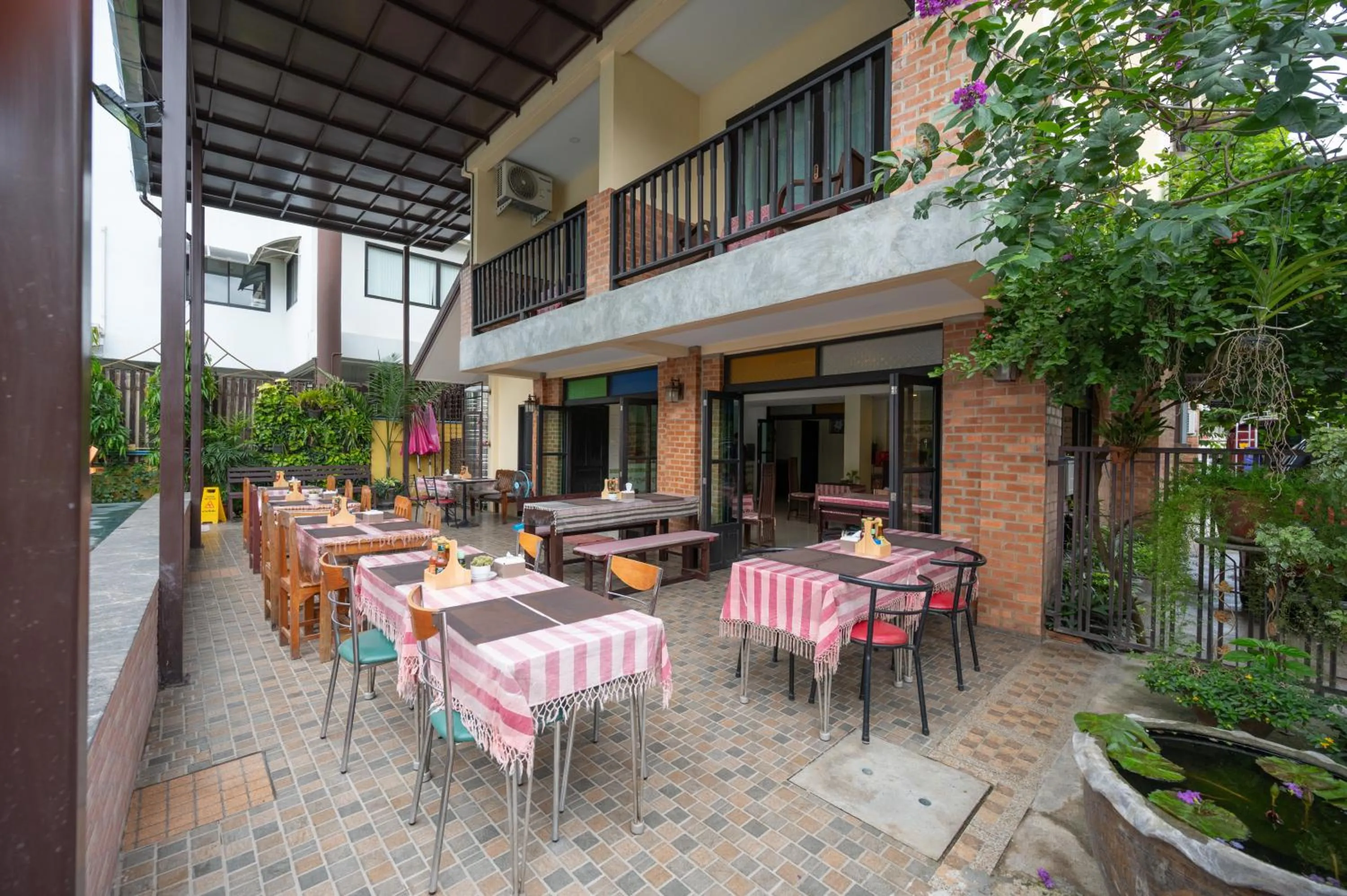 Property building in Riverside House Hotel