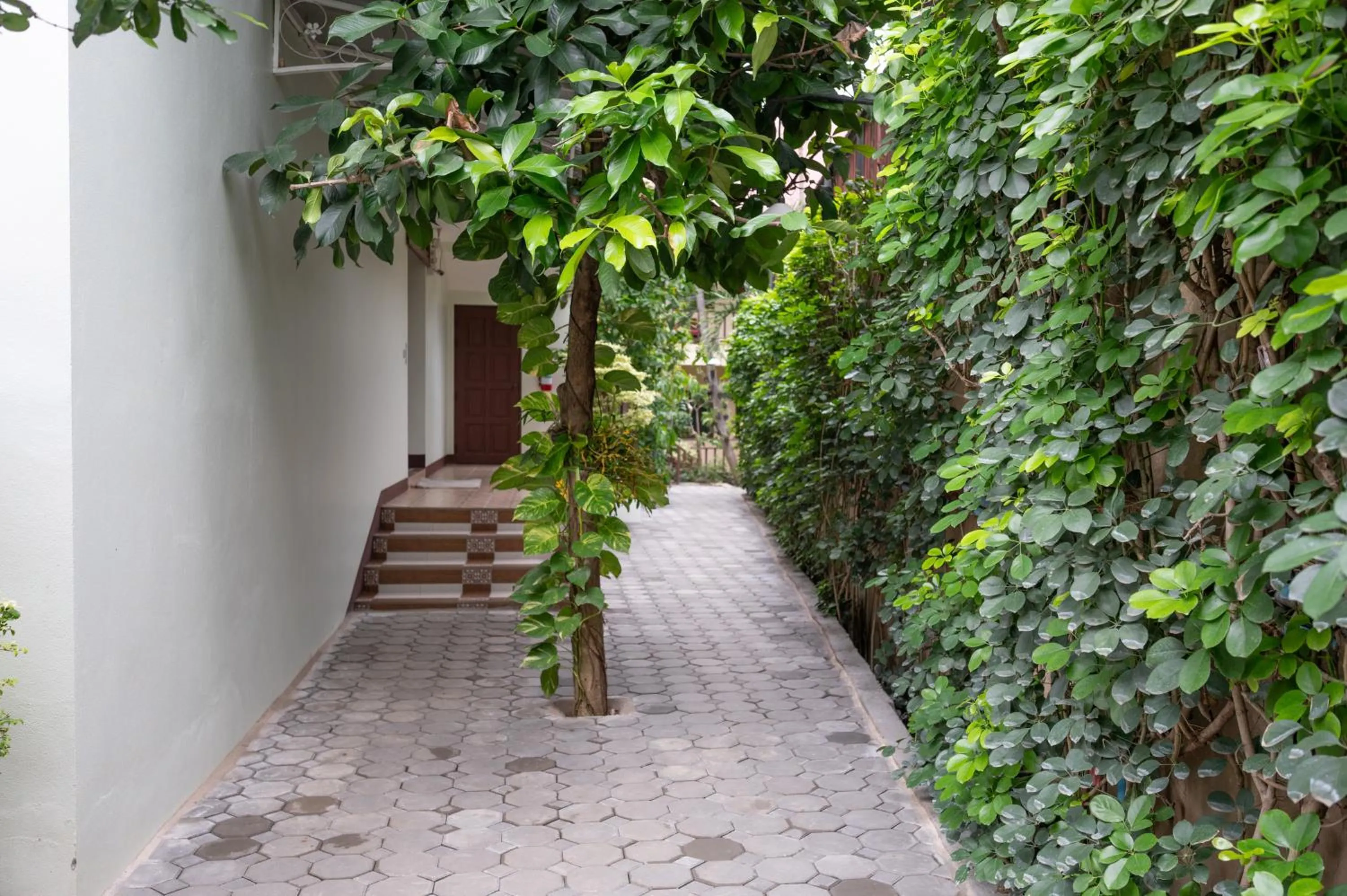 Riverside House Hotel