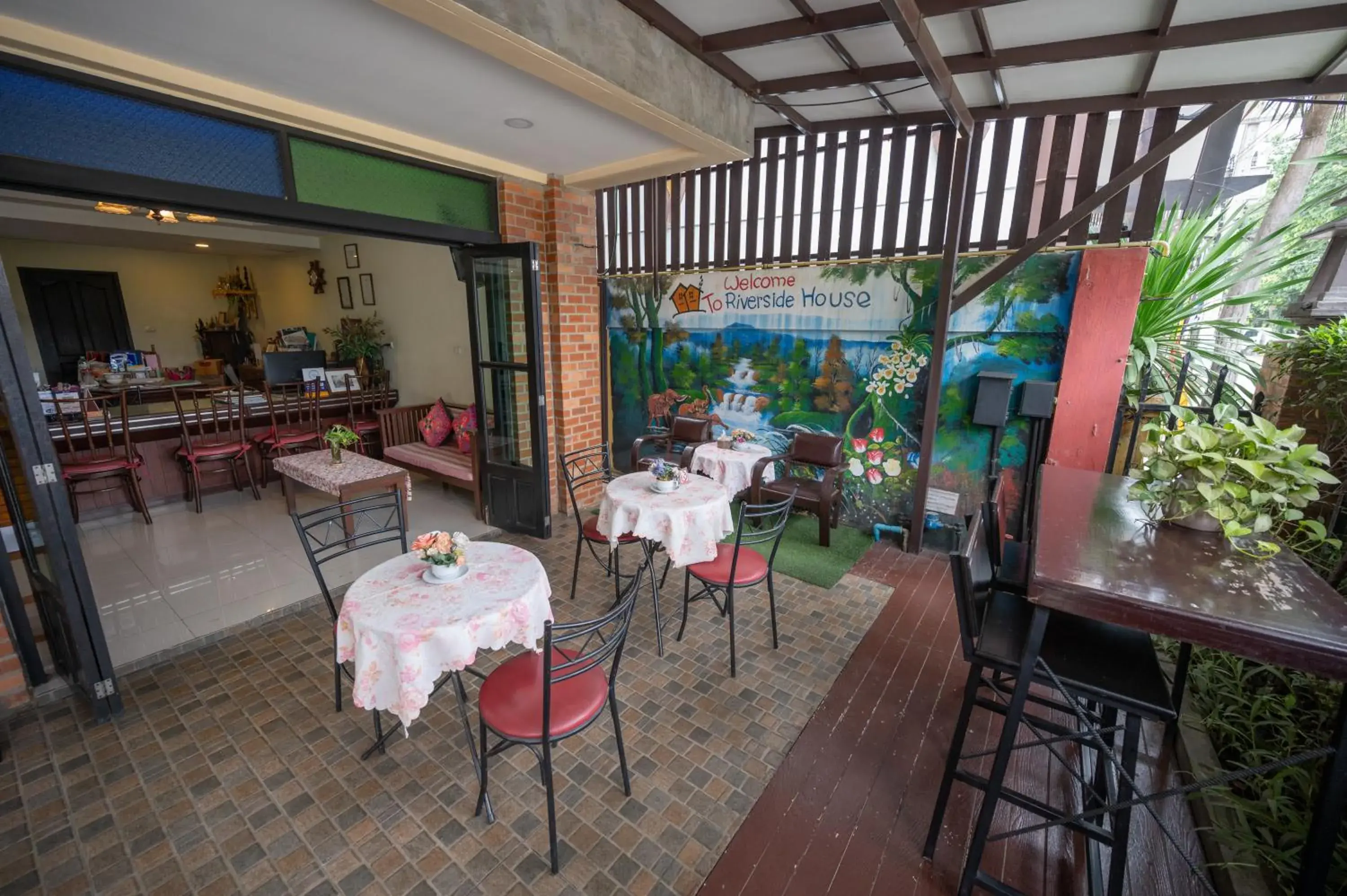 Property building in Riverside House Hotel Property building in Riverside House Hotel