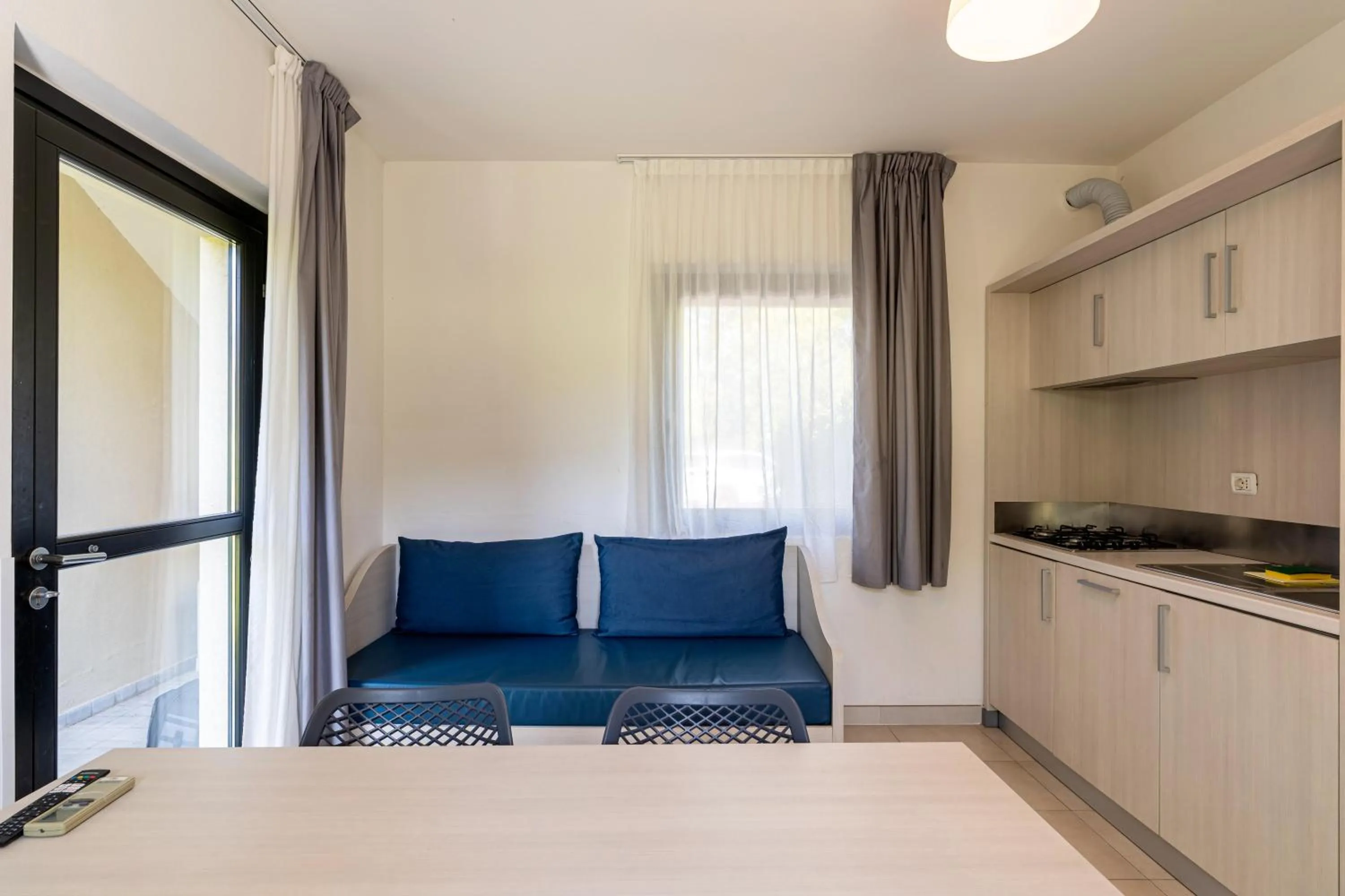 kitchen, Bed in Belvedere Village