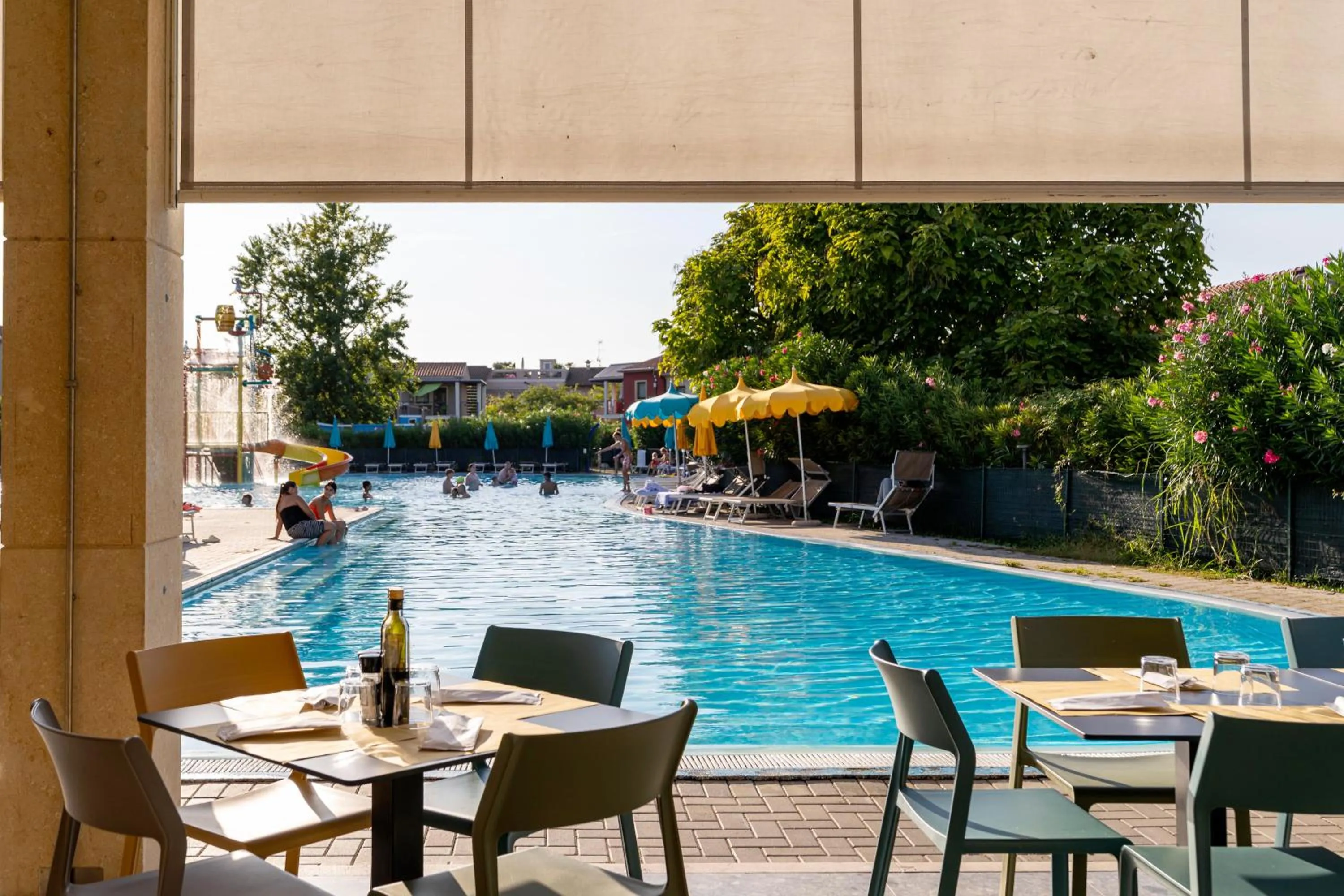 Restaurant/places to eat in Belvedere Village