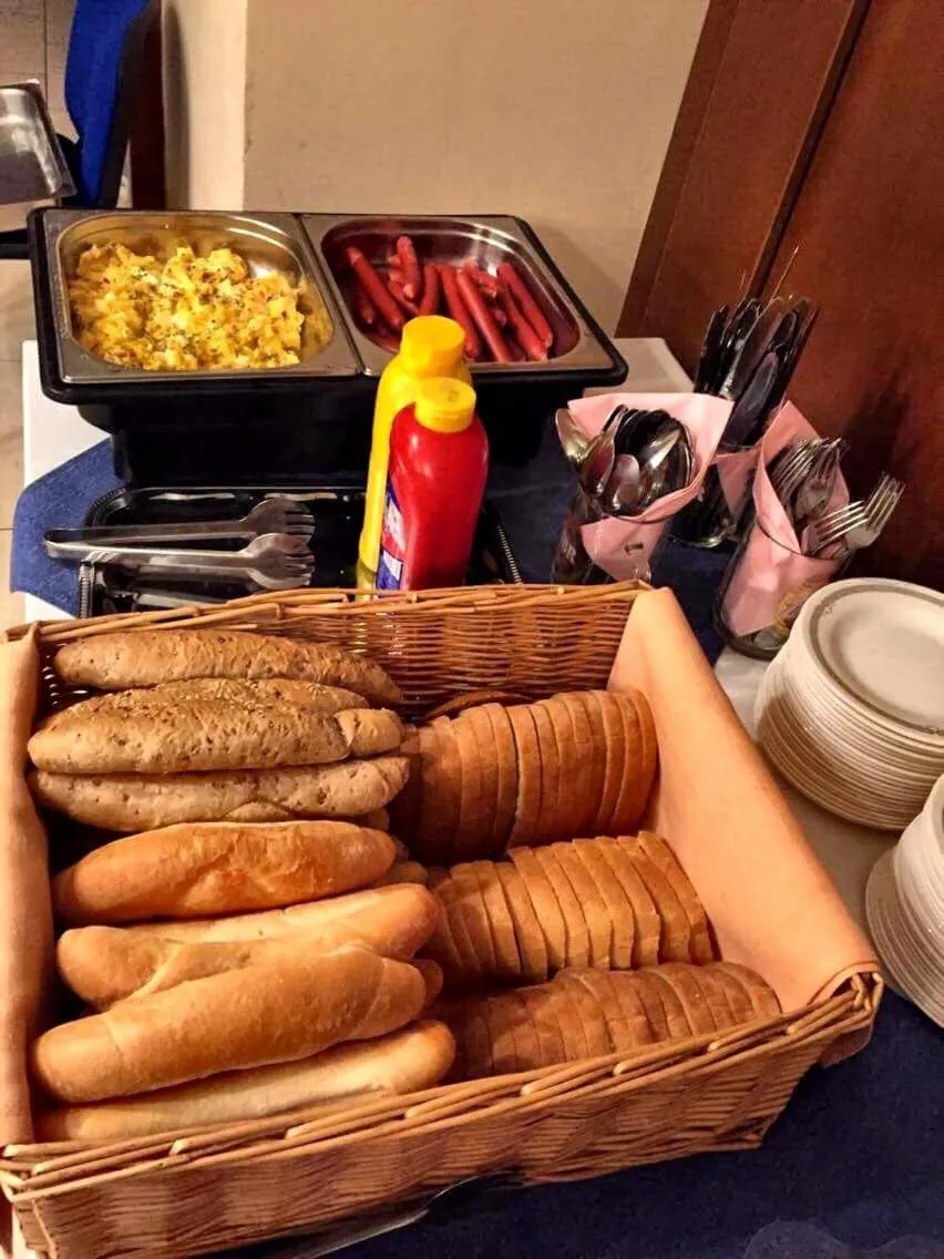 Buffet breakfast in Hotel Annahof