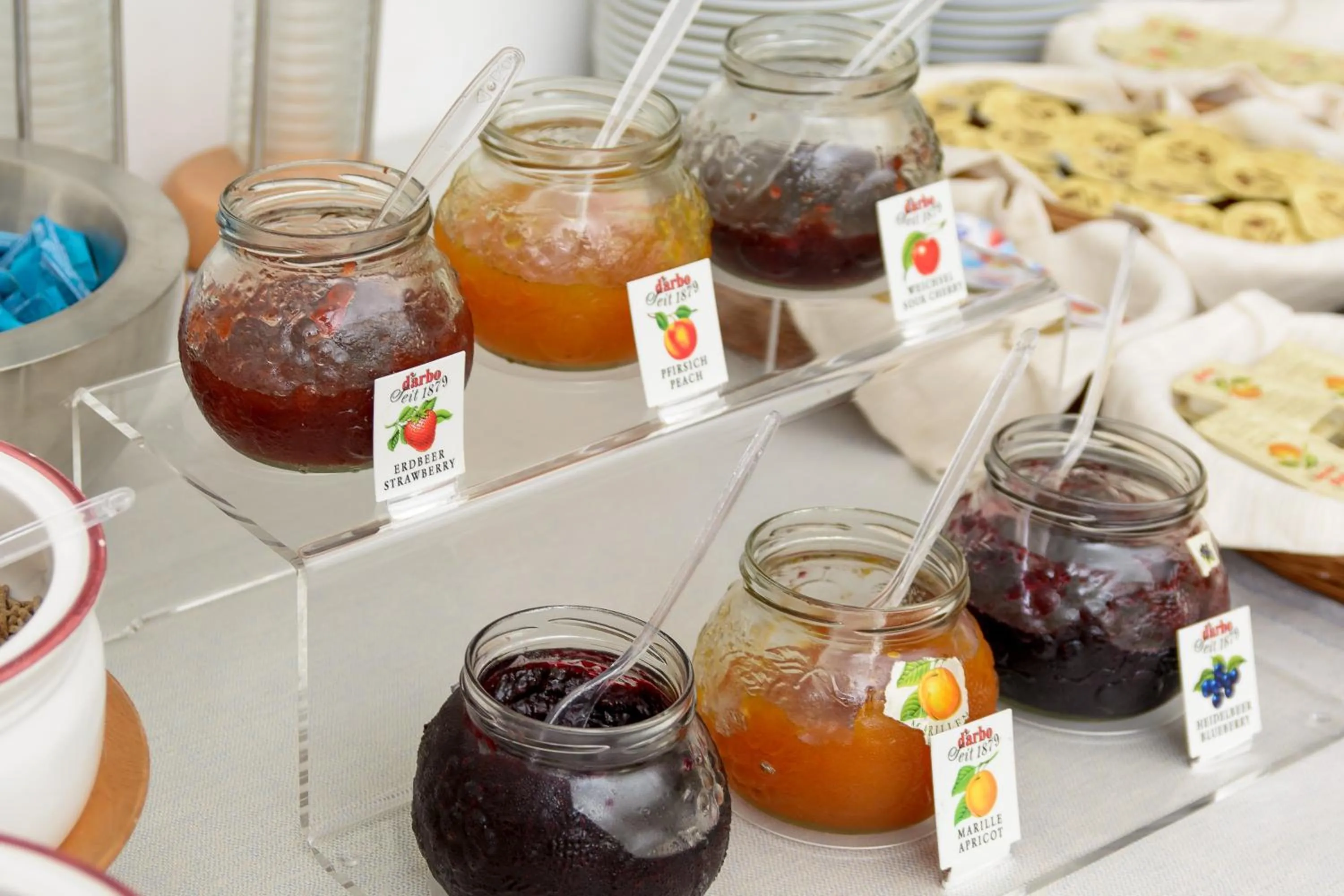 Buffet breakfast in Hotel Smeraldo