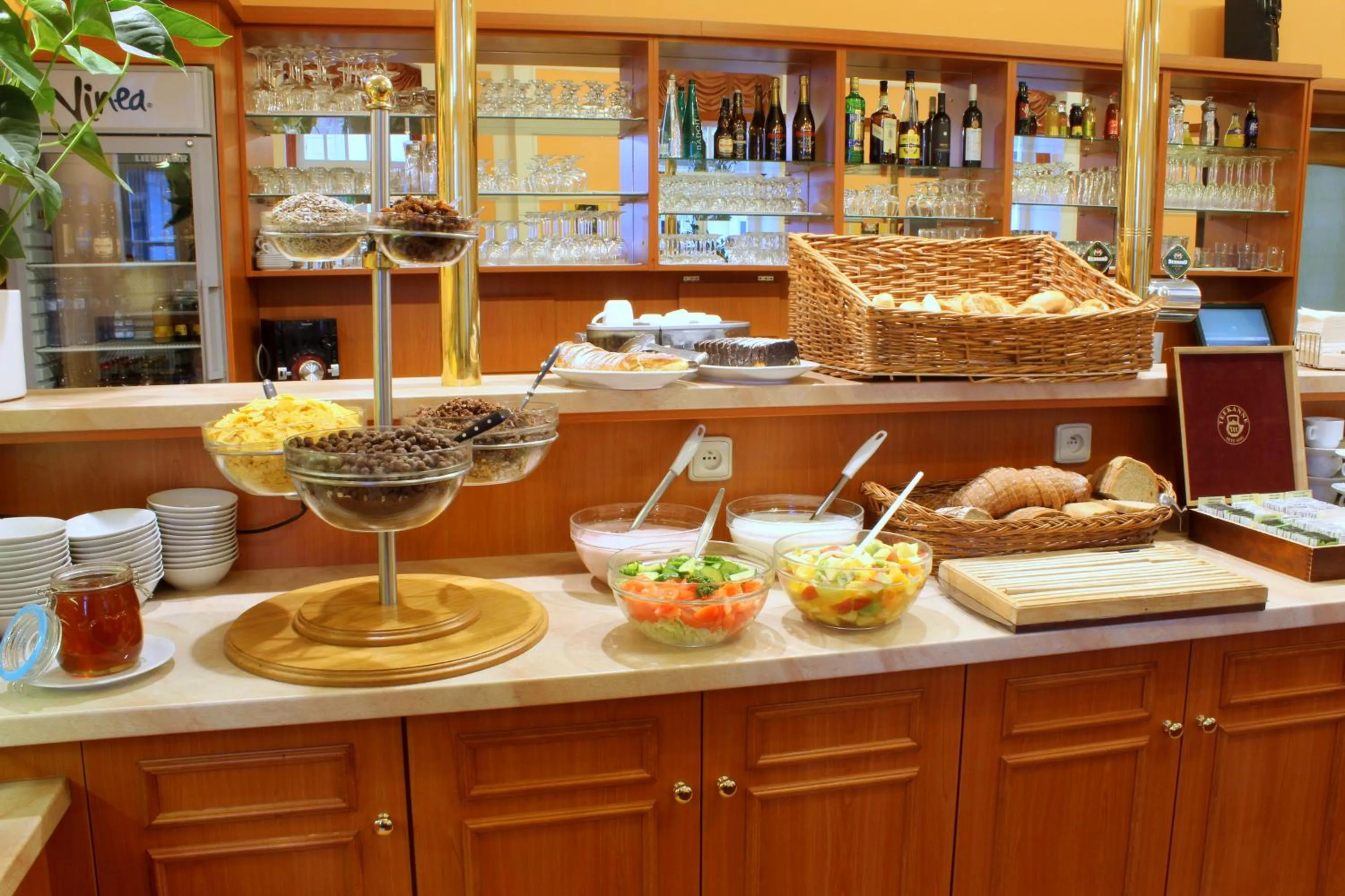 Restaurant/places to eat in Hotel Flora