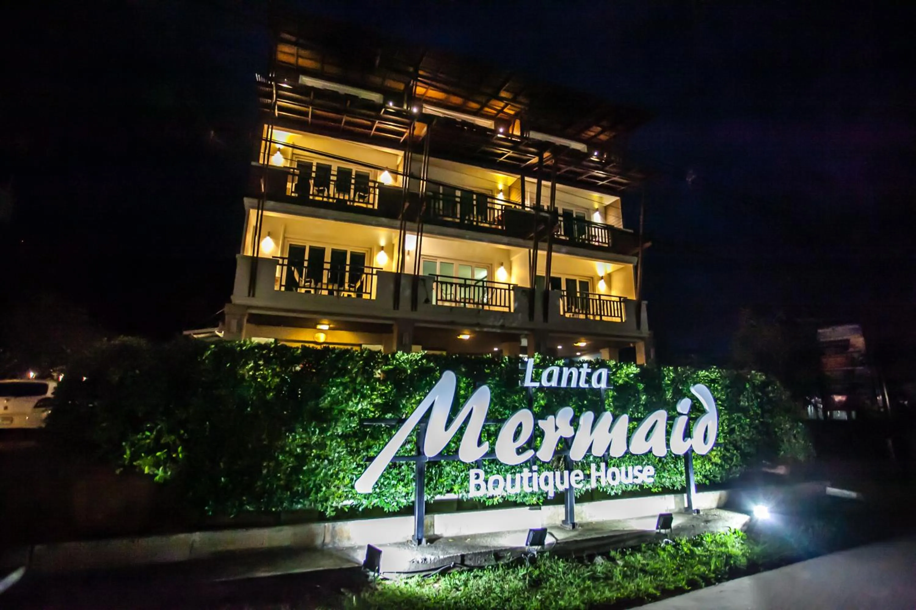Property building in Lanta Mermaid Boutique House-Cozy Stay,Seaview, Delicious Breakfast,2 Minutes Walk to the Beach