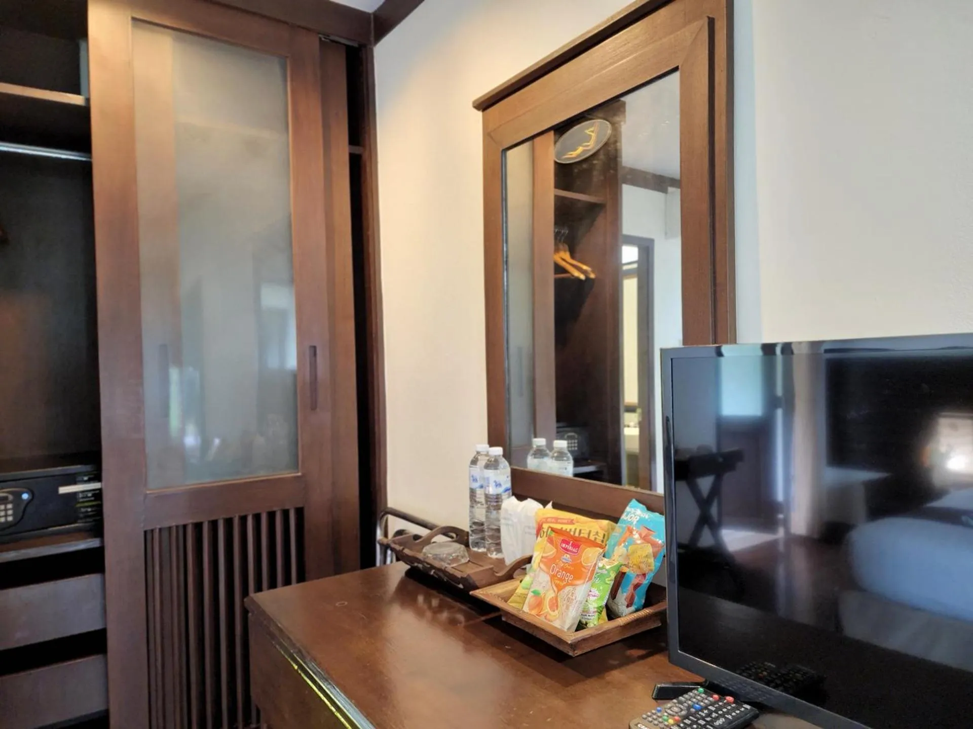 TV and multimedia in Lanta Mermaid Boutique House-Cozy Stay,Seaview, Delicious Breakfast,2 Minutes Walk to the Beach