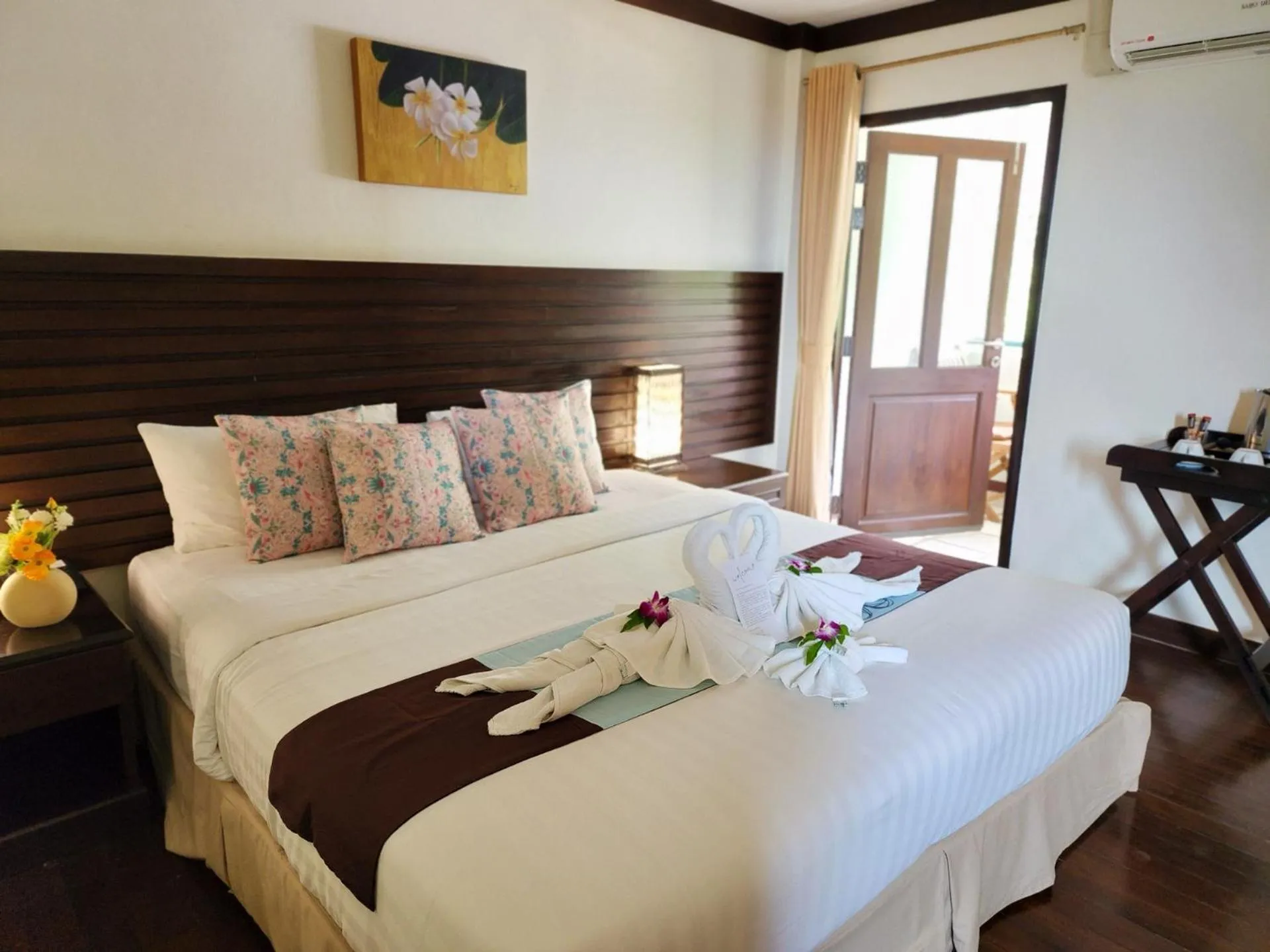 Bed in Lanta Mermaid Boutique House-Cozy Stay,Seaview, Delicious Breakfast,2 Minutes Walk to the Beach