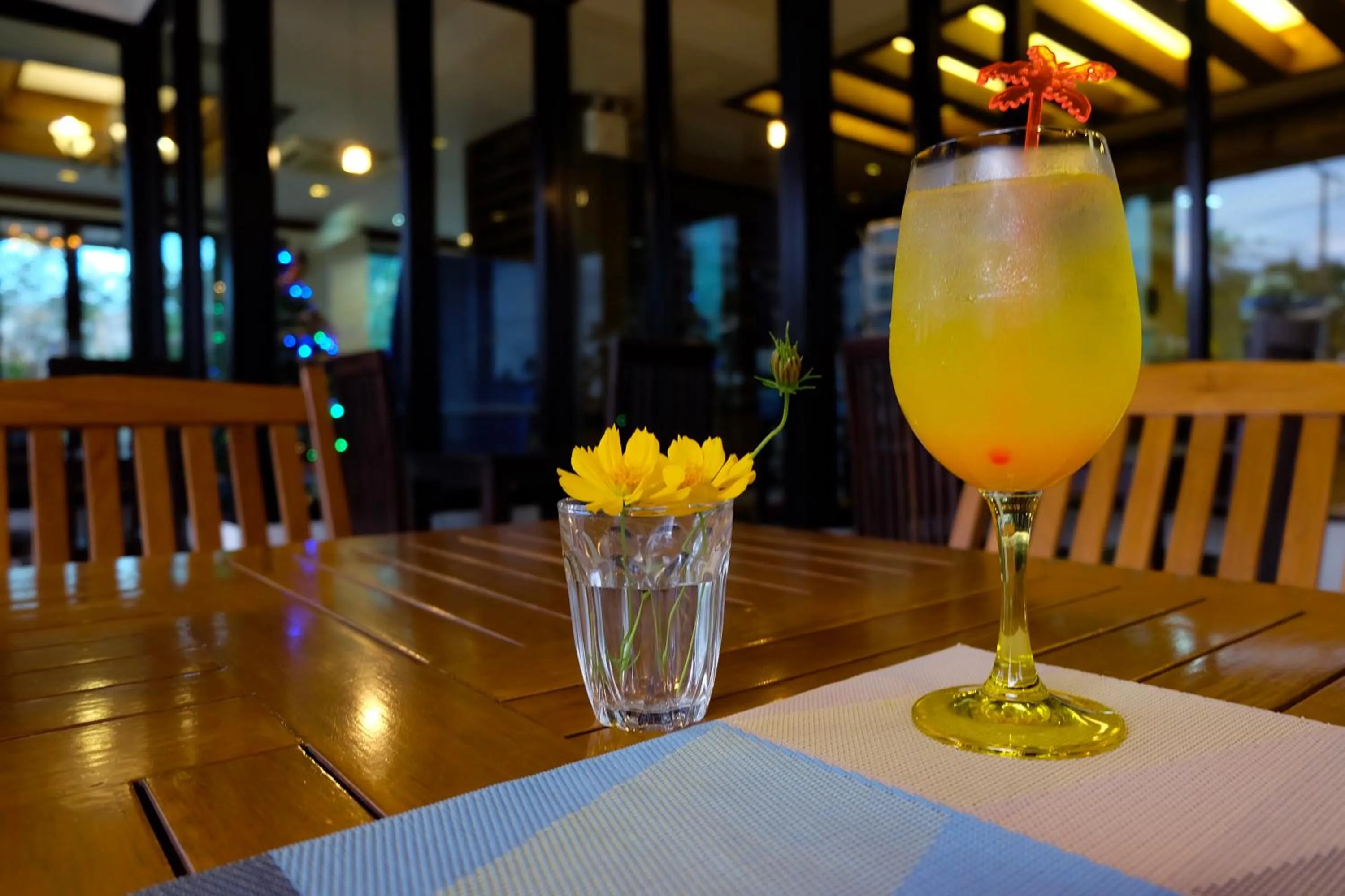 Drinks in Lanta Mermaid Boutique House-Cozy Stay,Seaview, Delicious Breakfast,2 Minutes Walk to the Beach