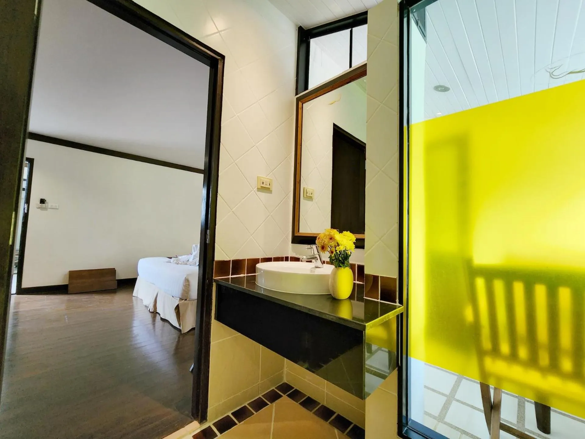 Bathroom, Bed in Lanta Mermaid Boutique House-Cozy Stay,Seaview, Delicious Breakfast,2 Minutes Walk to the Beach