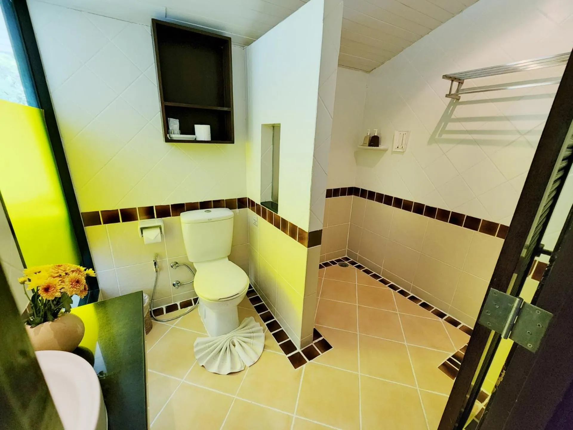 Bathroom in Lanta Mermaid Boutique House-Cozy Stay,Seaview, Delicious Breakfast,2 Minutes Walk to the Beach