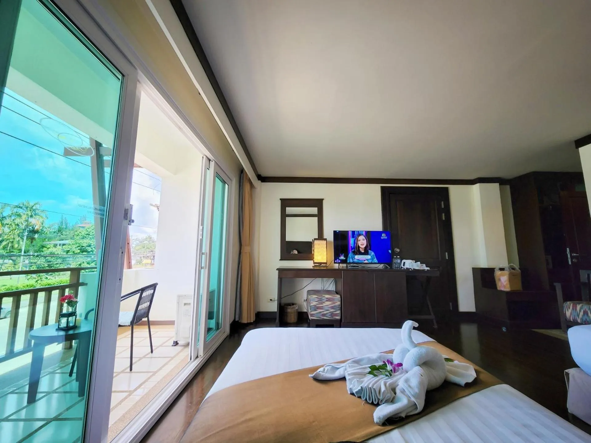 Bed in Lanta Mermaid Boutique House-Cozy Stay,Seaview, Delicious Breakfast,2 Minutes Walk to the Beach
