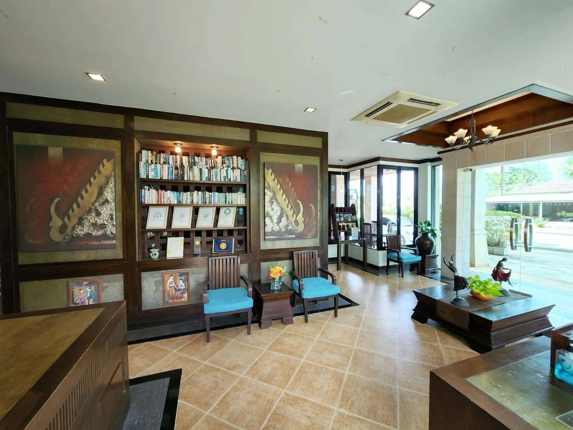 Lobby or reception in Lanta Mermaid Boutique House-Cozy Stay,Seaview, Delicious Breakfast,2 Minutes Walk to the Beach