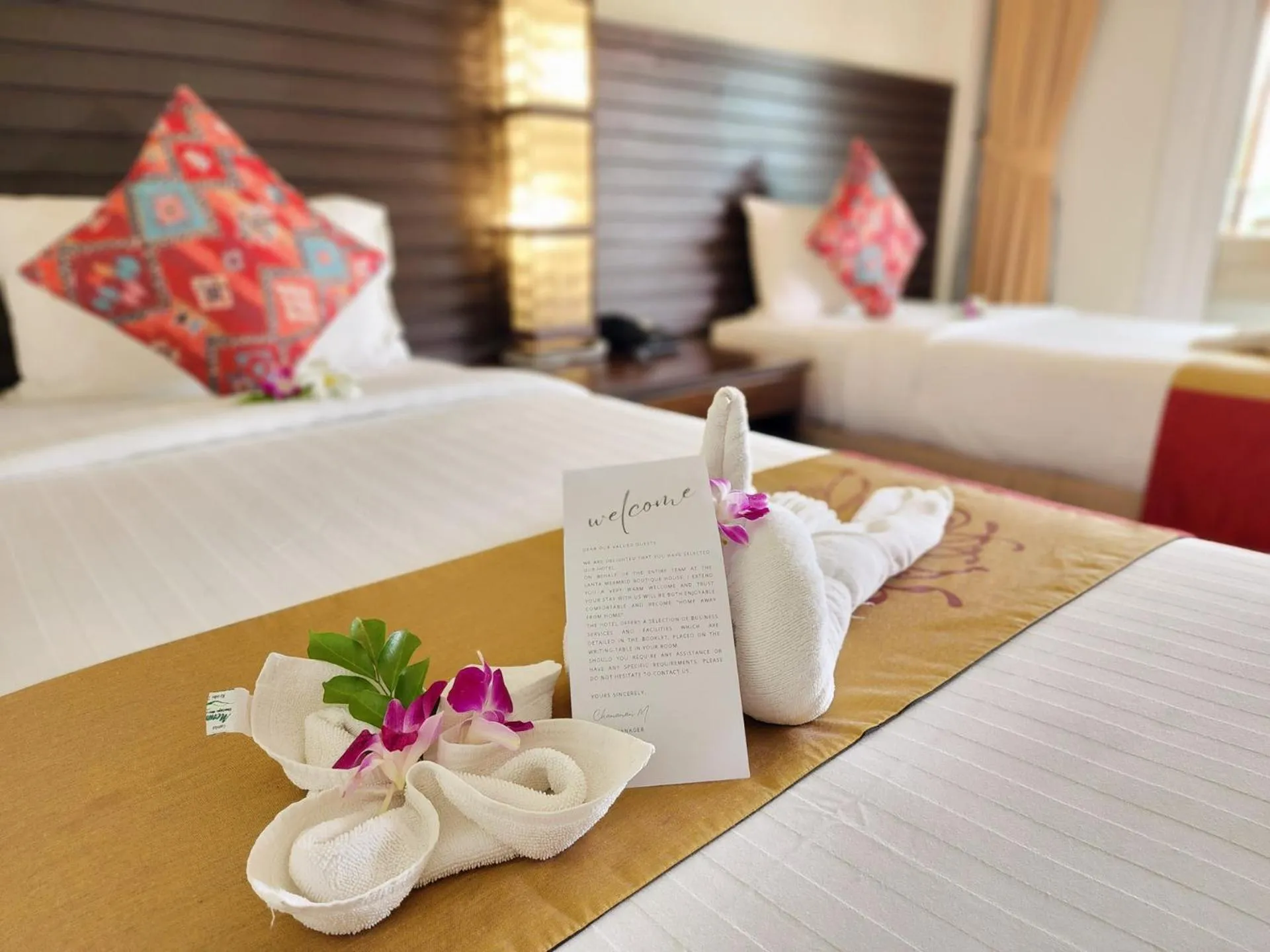 Bed in Lanta Mermaid Boutique House-Cozy Stay,Seaview, Delicious Breakfast,2 Minutes Walk to the Beach