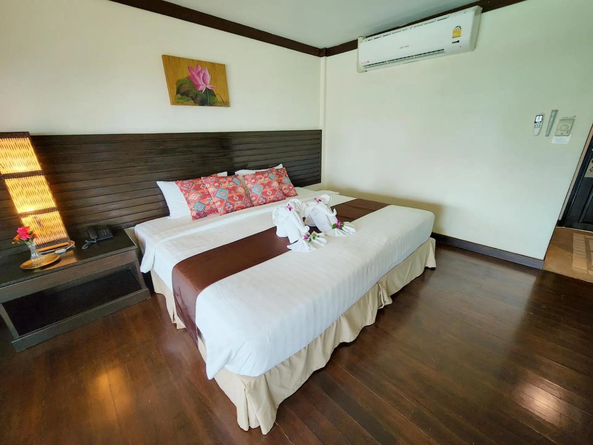 Photo of the whole room, Bed in Lanta Mermaid Boutique House-Cozy Stay,Seaview, Delicious Breakfast,2 Minutes Walk to the Beach