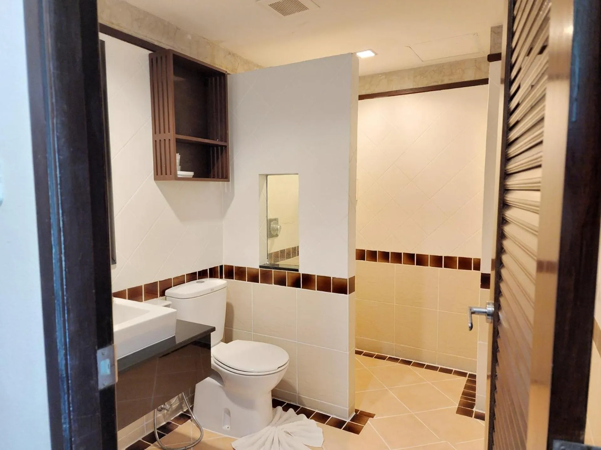 Bathroom in Lanta Mermaid Boutique House-Cozy Stay,Seaview, Delicious Breakfast,2 Minutes Walk to the Beach