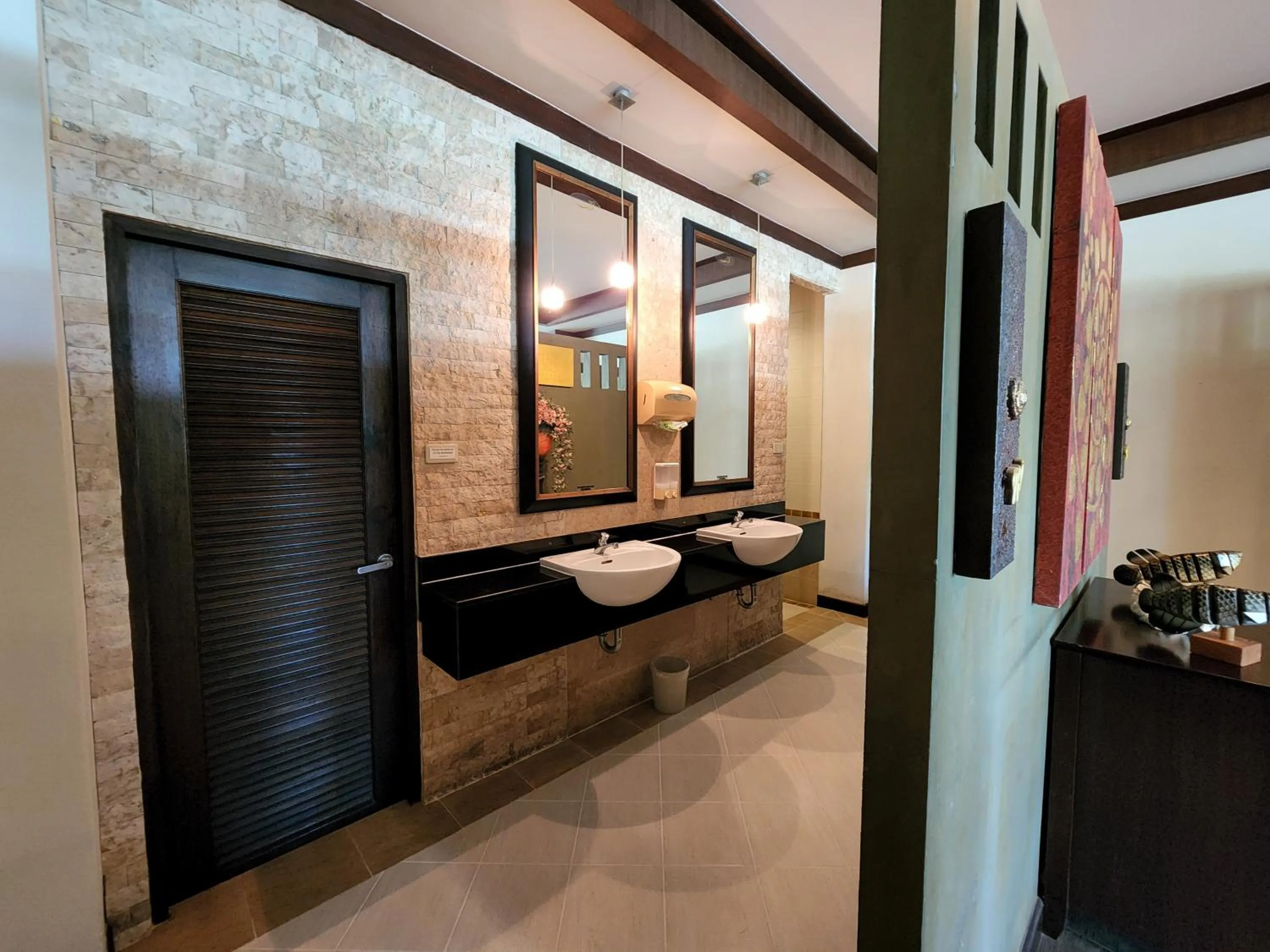 Toilet, Bed in Lanta Mermaid Boutique House-Cozy Stay,Seaview, Delicious Breakfast,2 Minutes Walk to the Beach