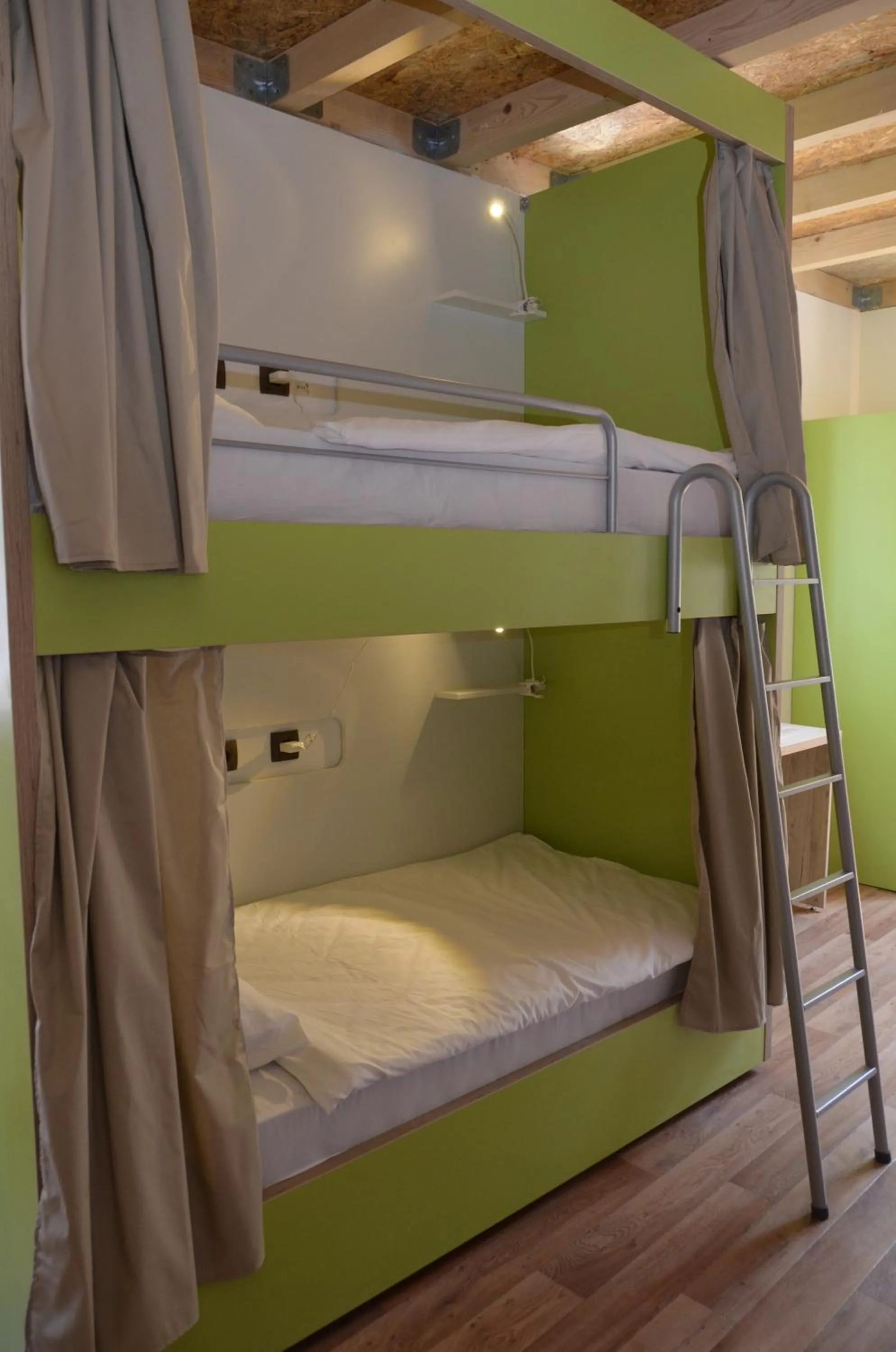 Bed in 8-Bed Female Dormitory Room in Hostel Antique