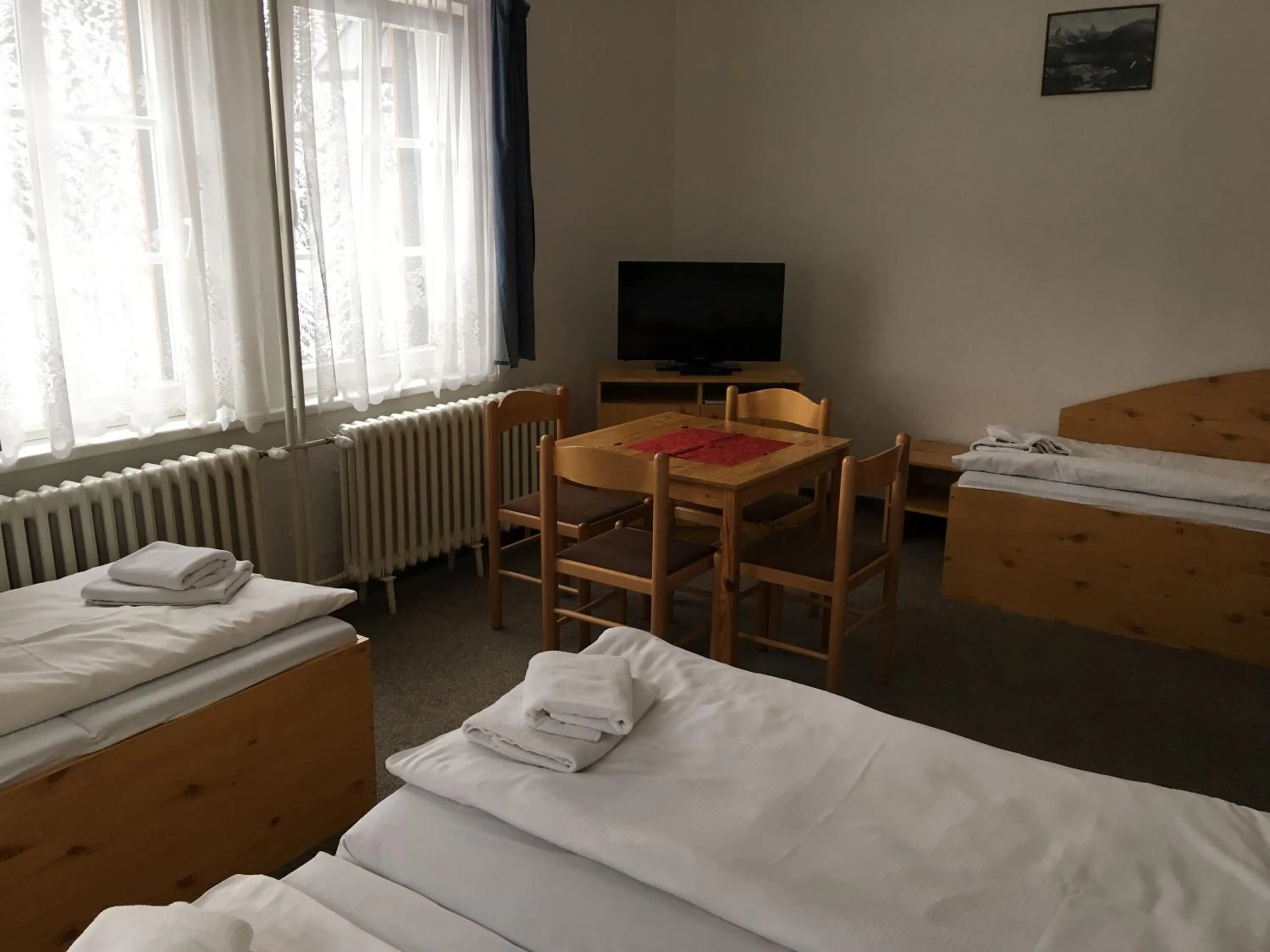 Property building, Bed in Hotel Tři Růže