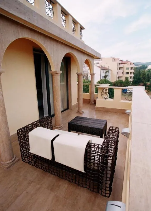 Balcony/Terrace, Bed in Park Hotel Sandanski