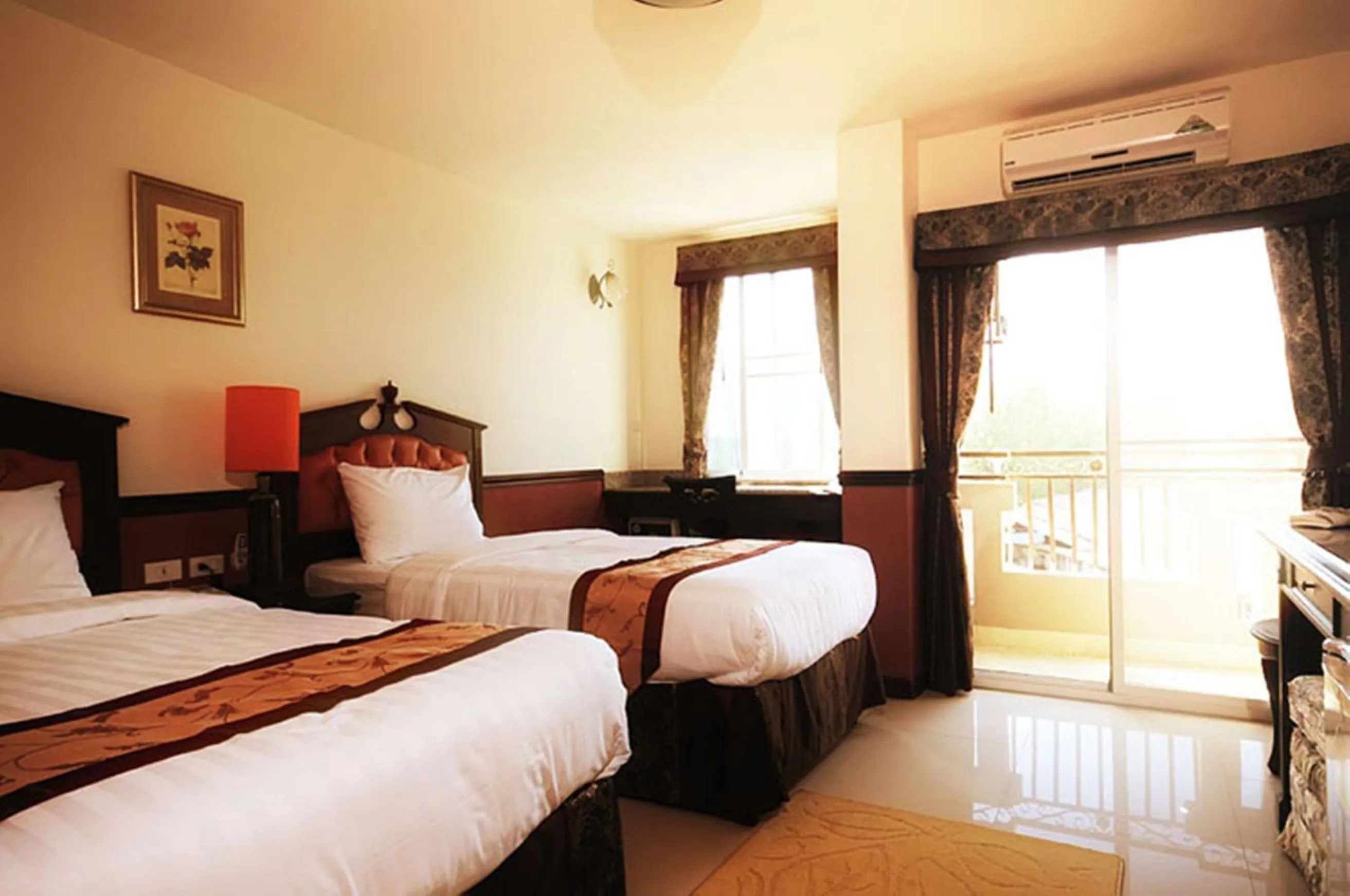 Bedroom, Bed in The Airport Greenery Hotel