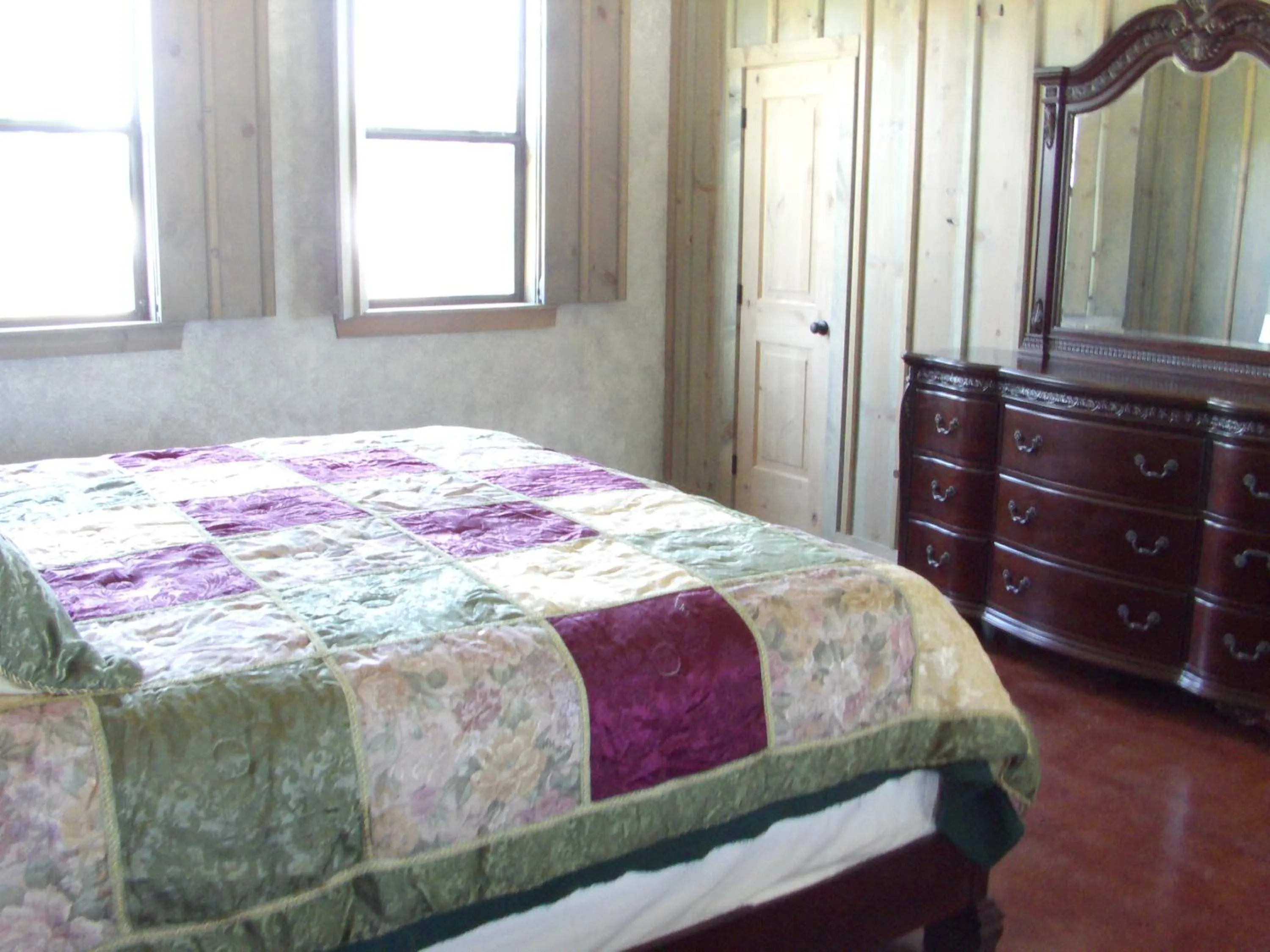 Bed in Breezy Hills Cottages - Hill Top Cottage