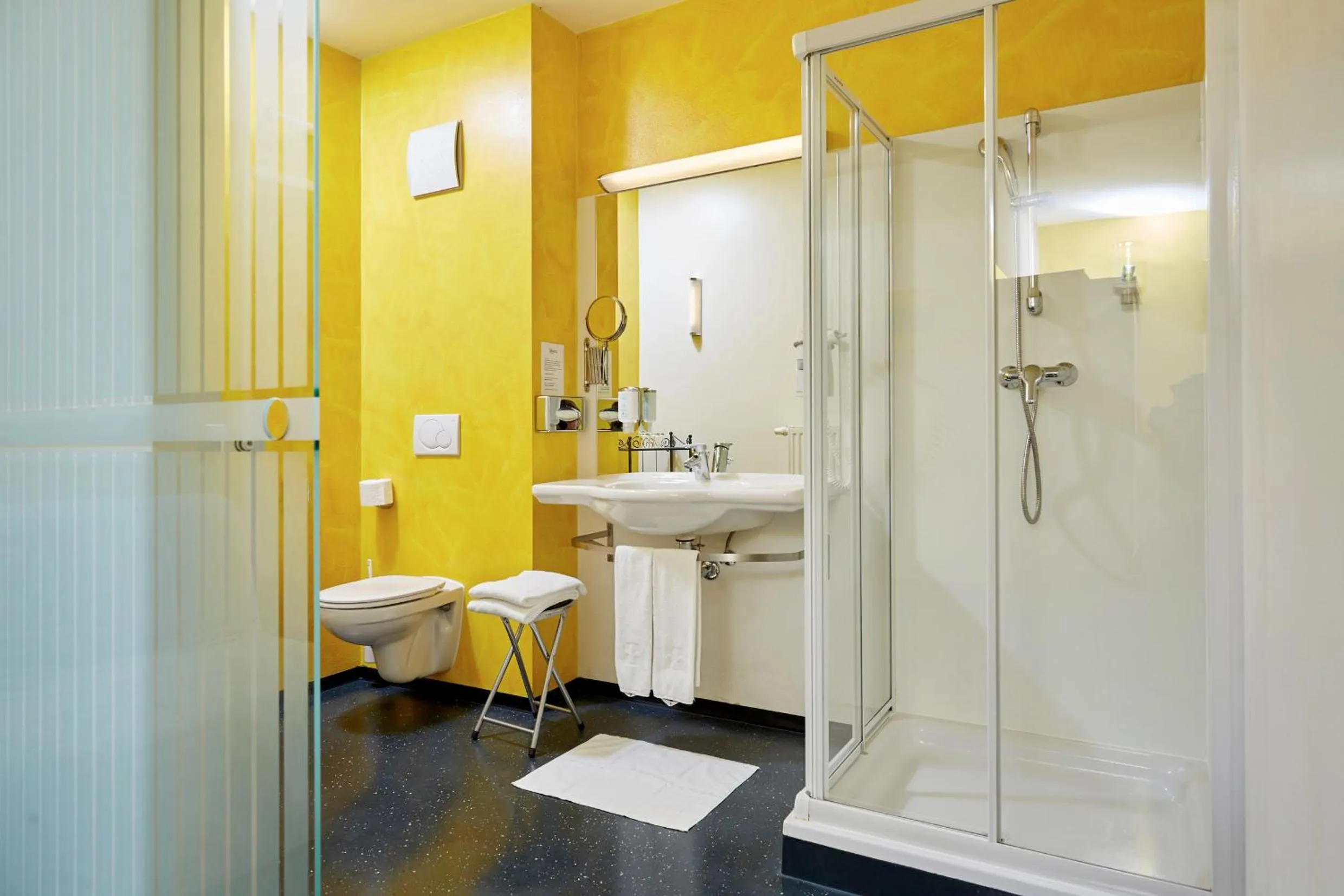 Bathroom in Hotel Garni Colora