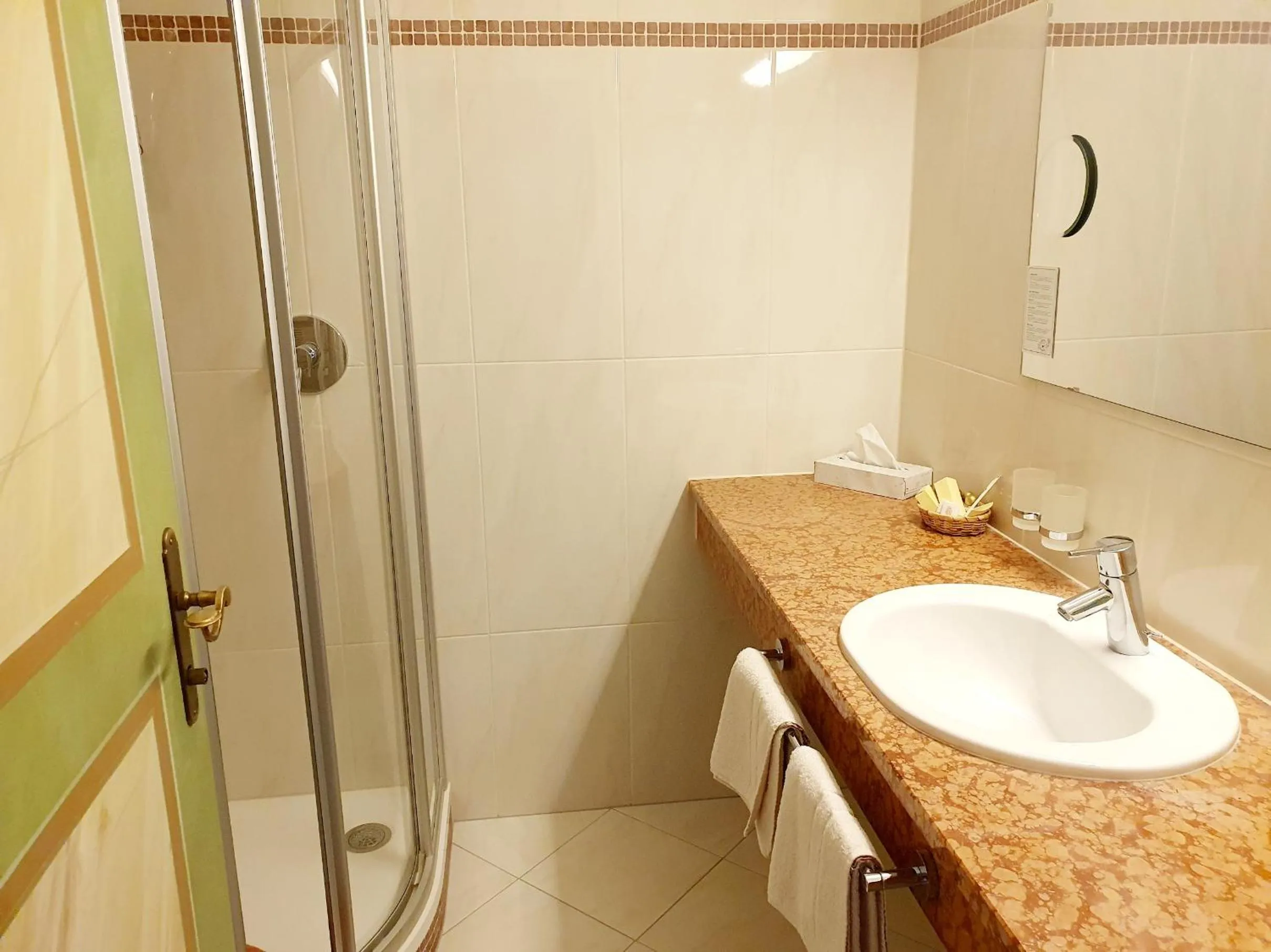 Bathroom in Raffl's Hotel