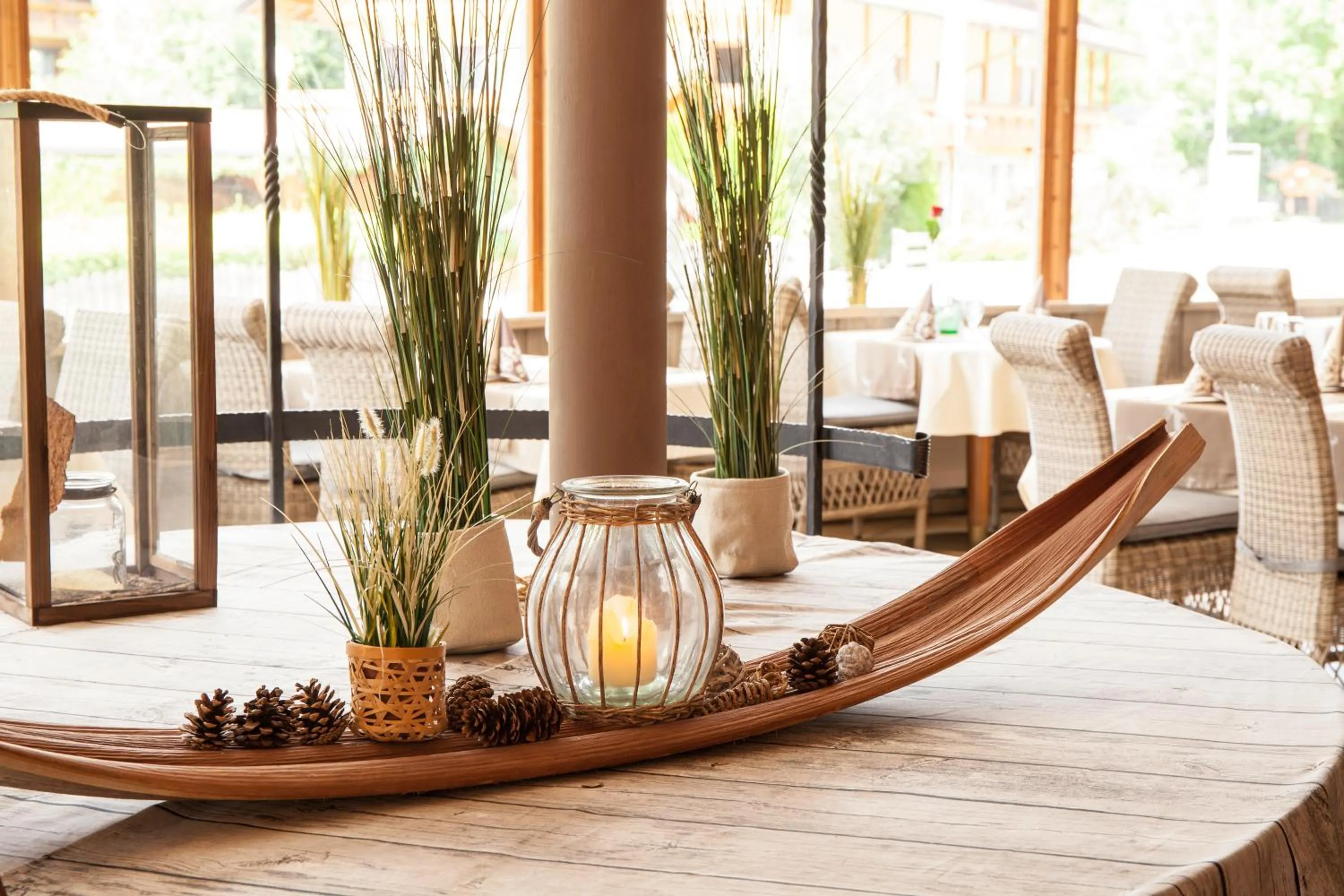 Restaurant/places to eat in Raffl's Hotel