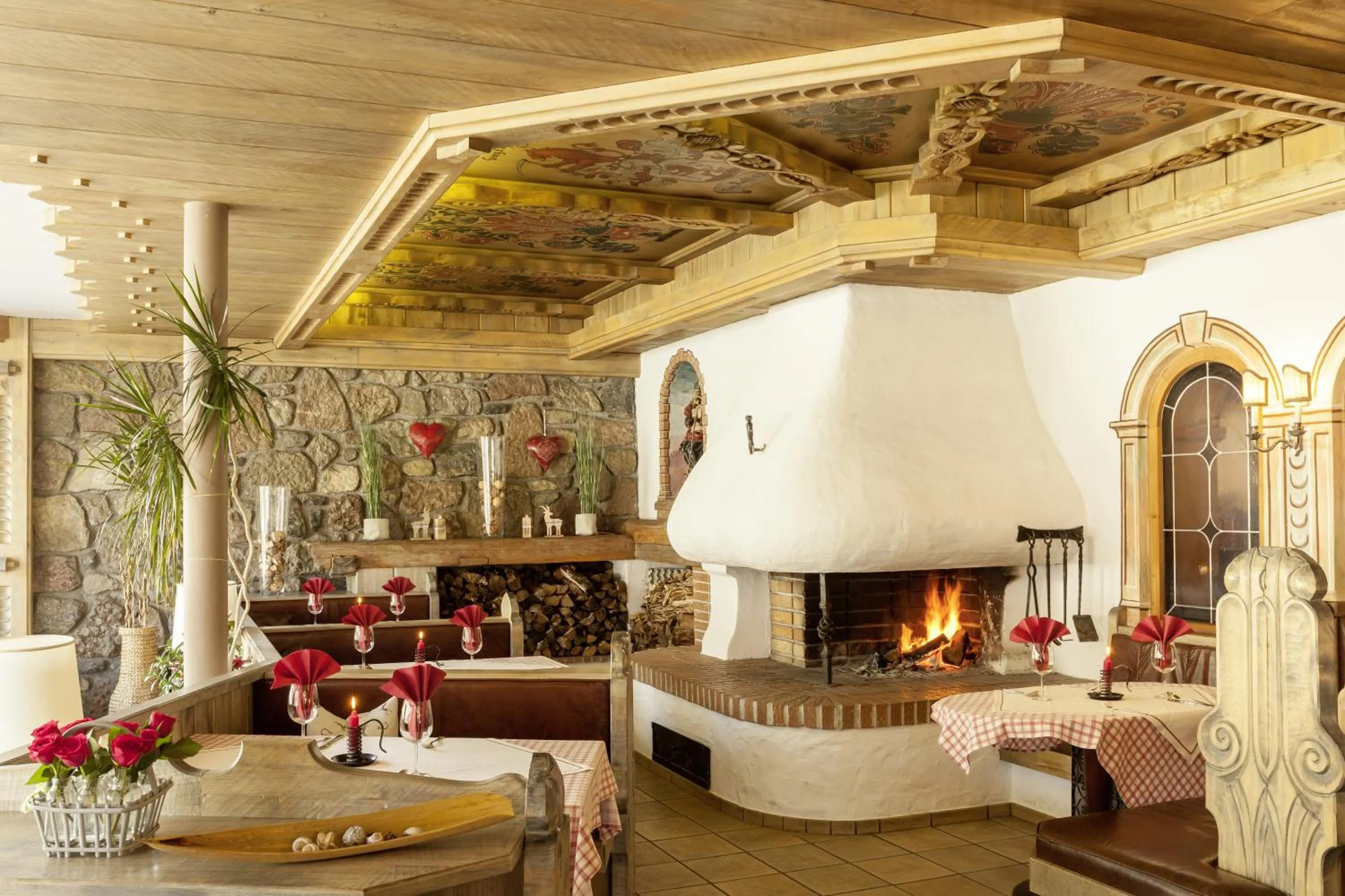 Restaurant/places to eat in Raffl's Hotel