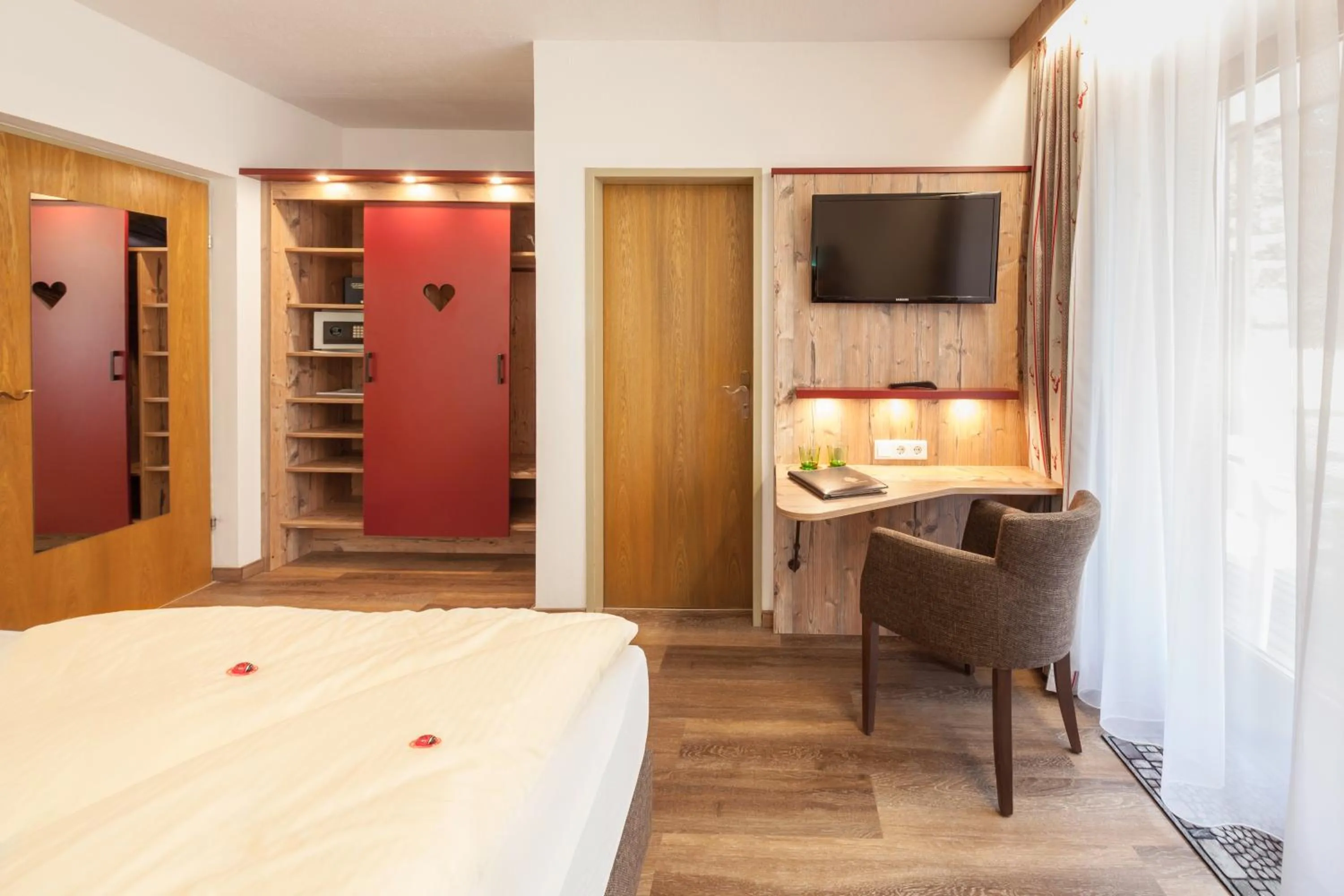 Photo of the whole room, Bed in Raffl's Hotel