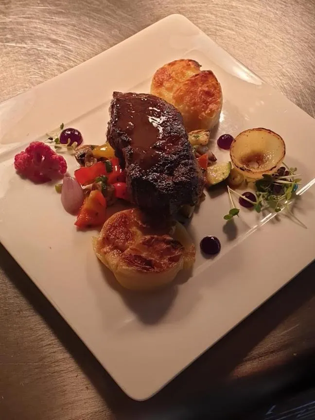 Food in Raffl's Hotel