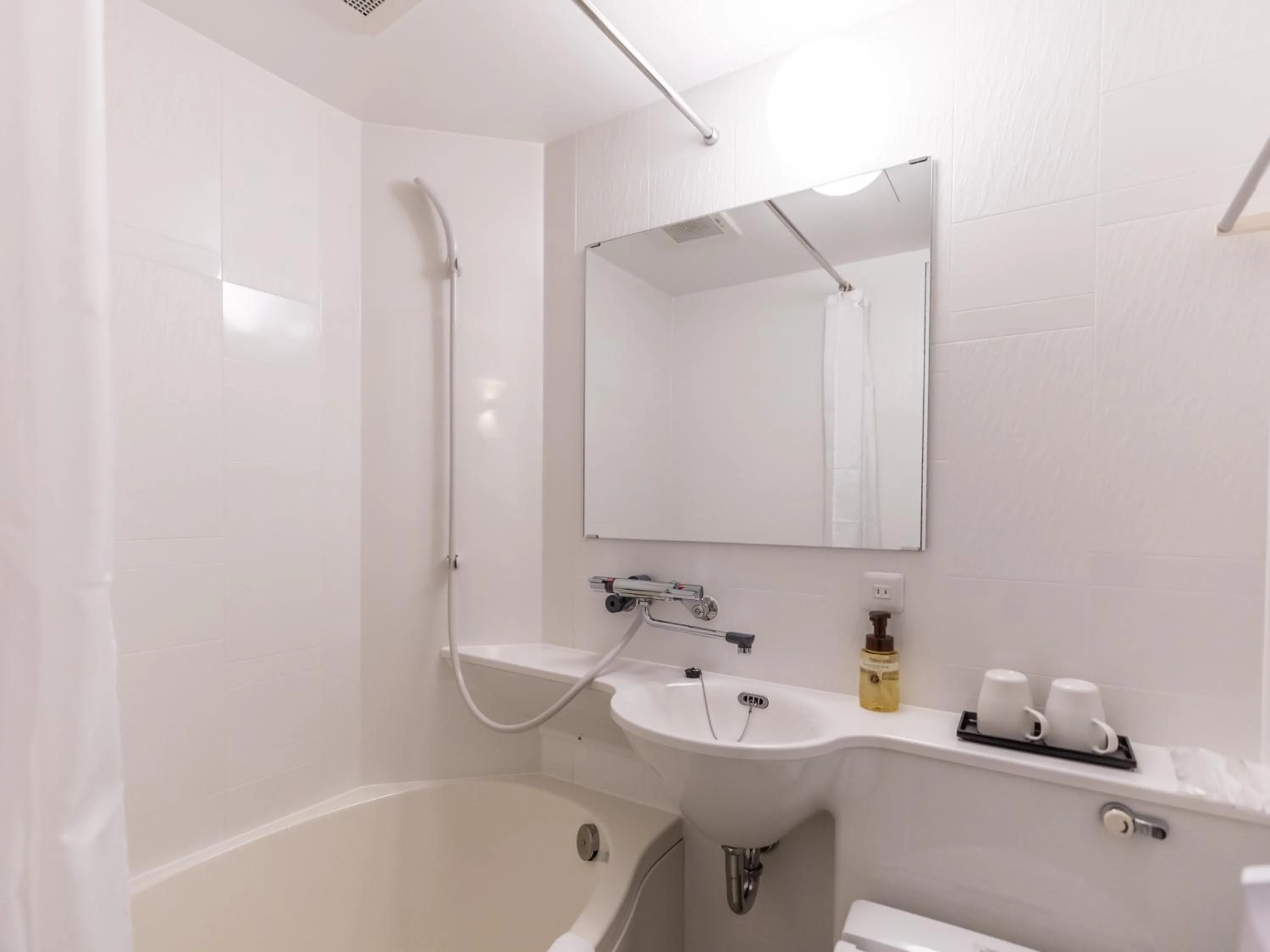 Shower in Hotel Excellence Enmachi Ekimae