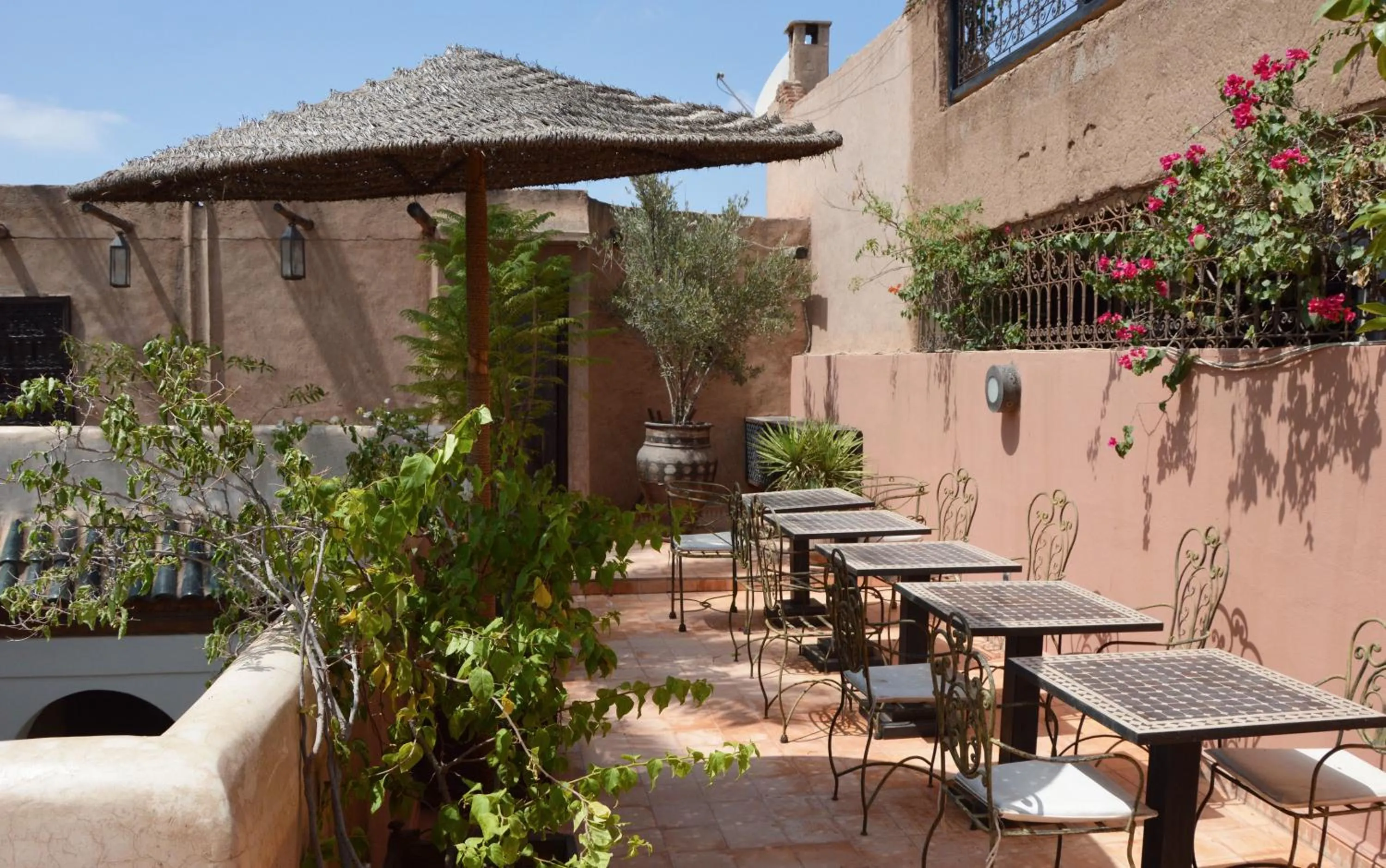 Restaurant/places to eat in Riad Palmier