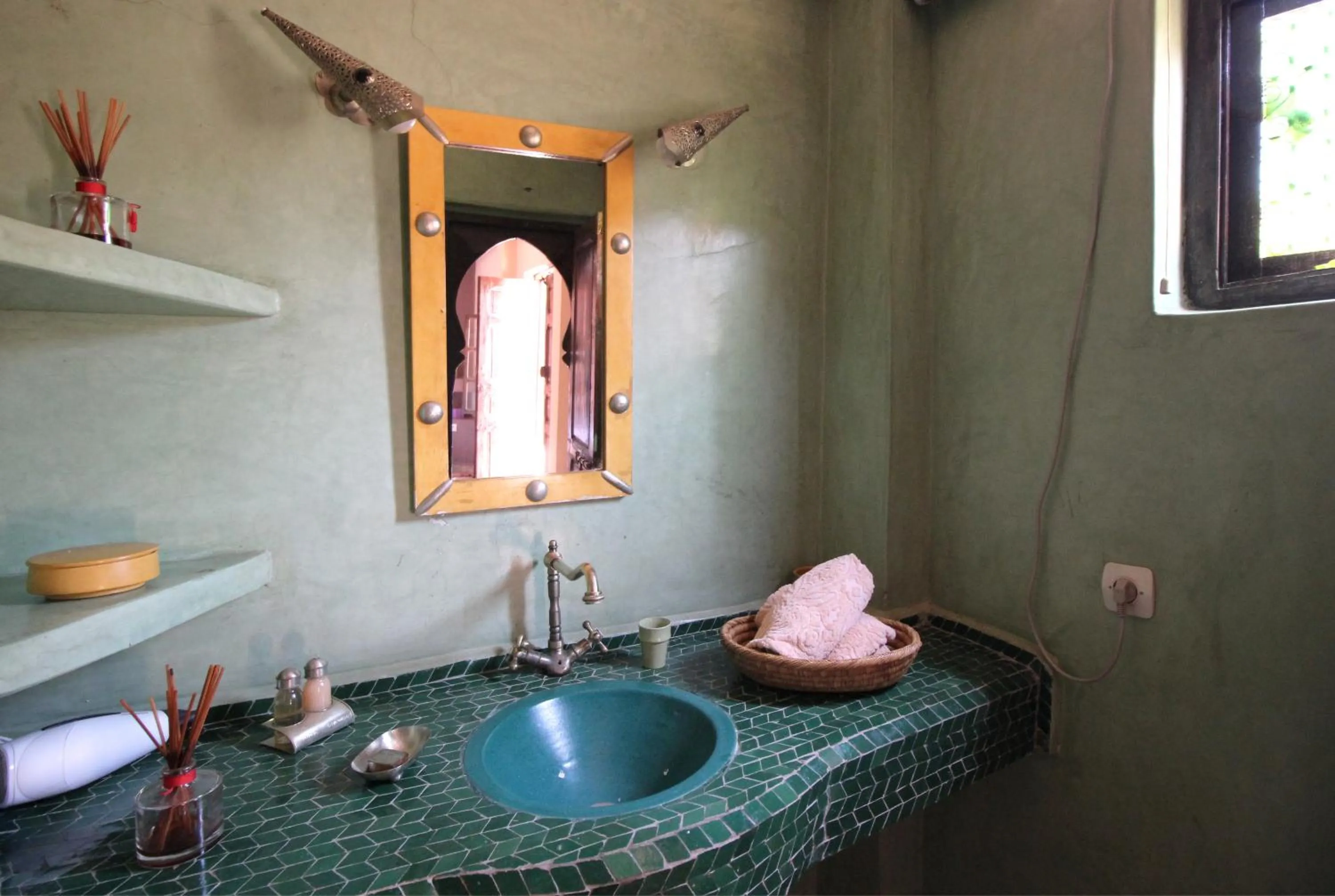 Shower in Riad Palmier