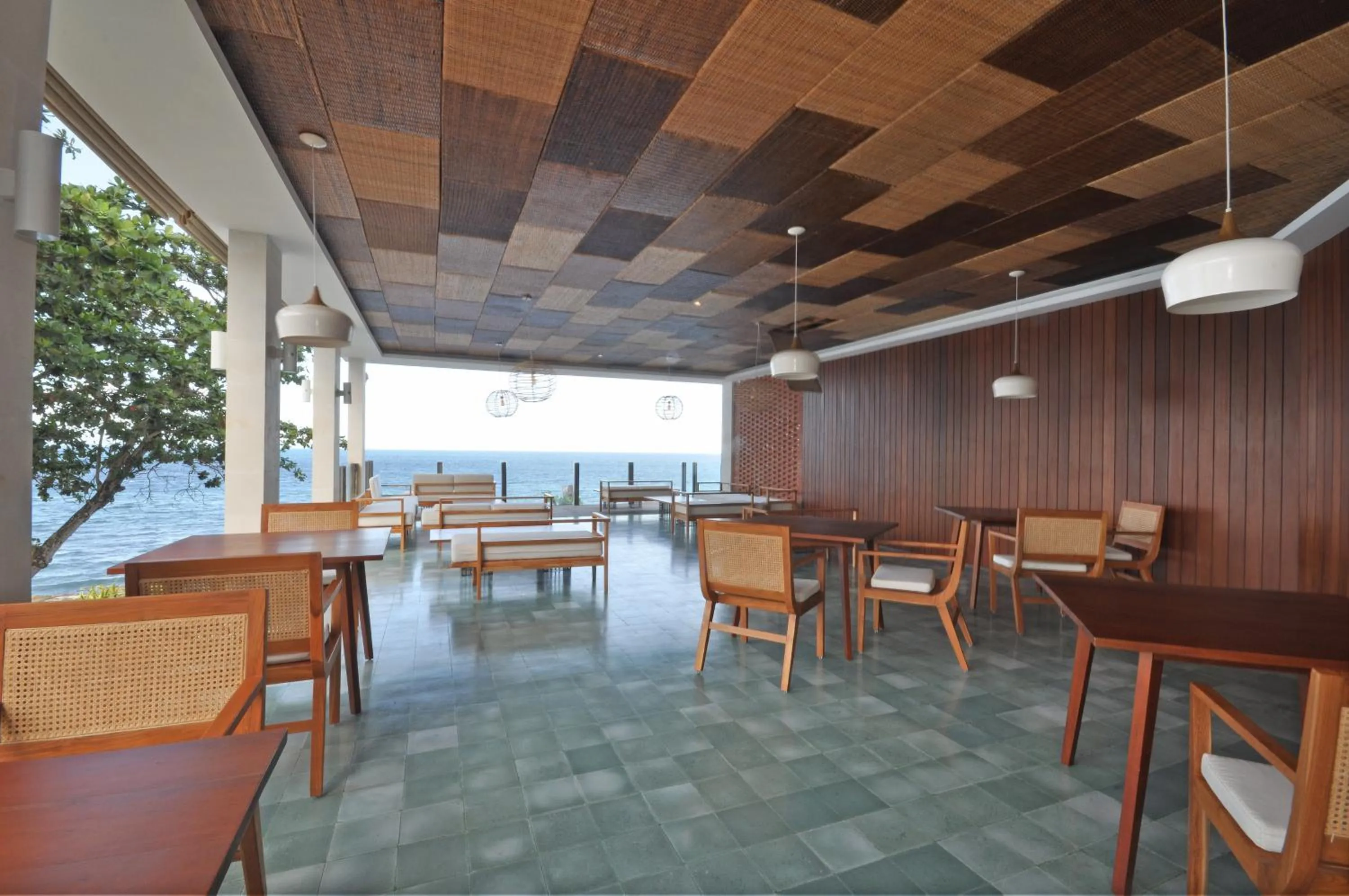 Restaurant/places to eat in Rajavilla Lombok Resort - Seaside Serenity