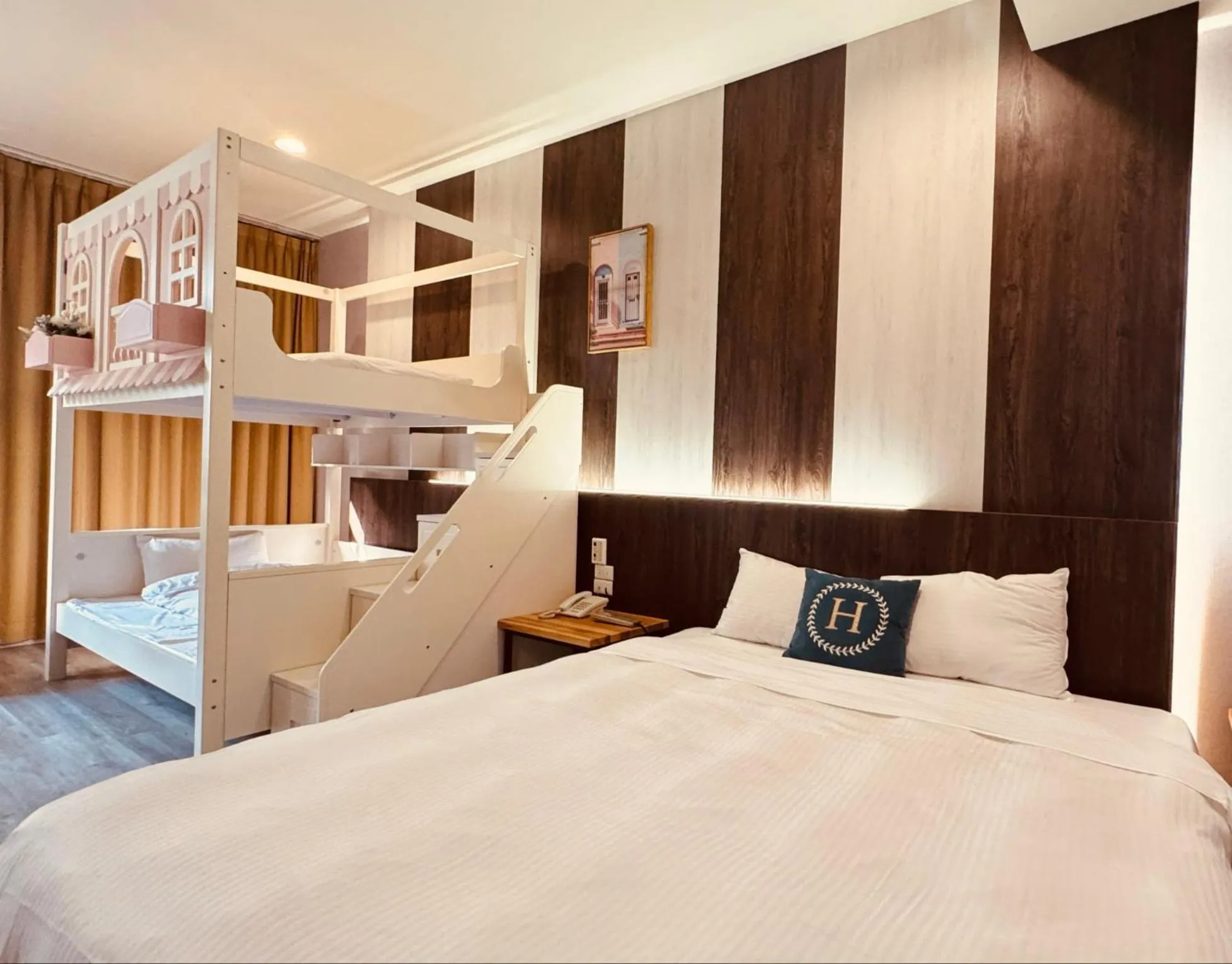 Bed in Her Home Spa Motel Douliu