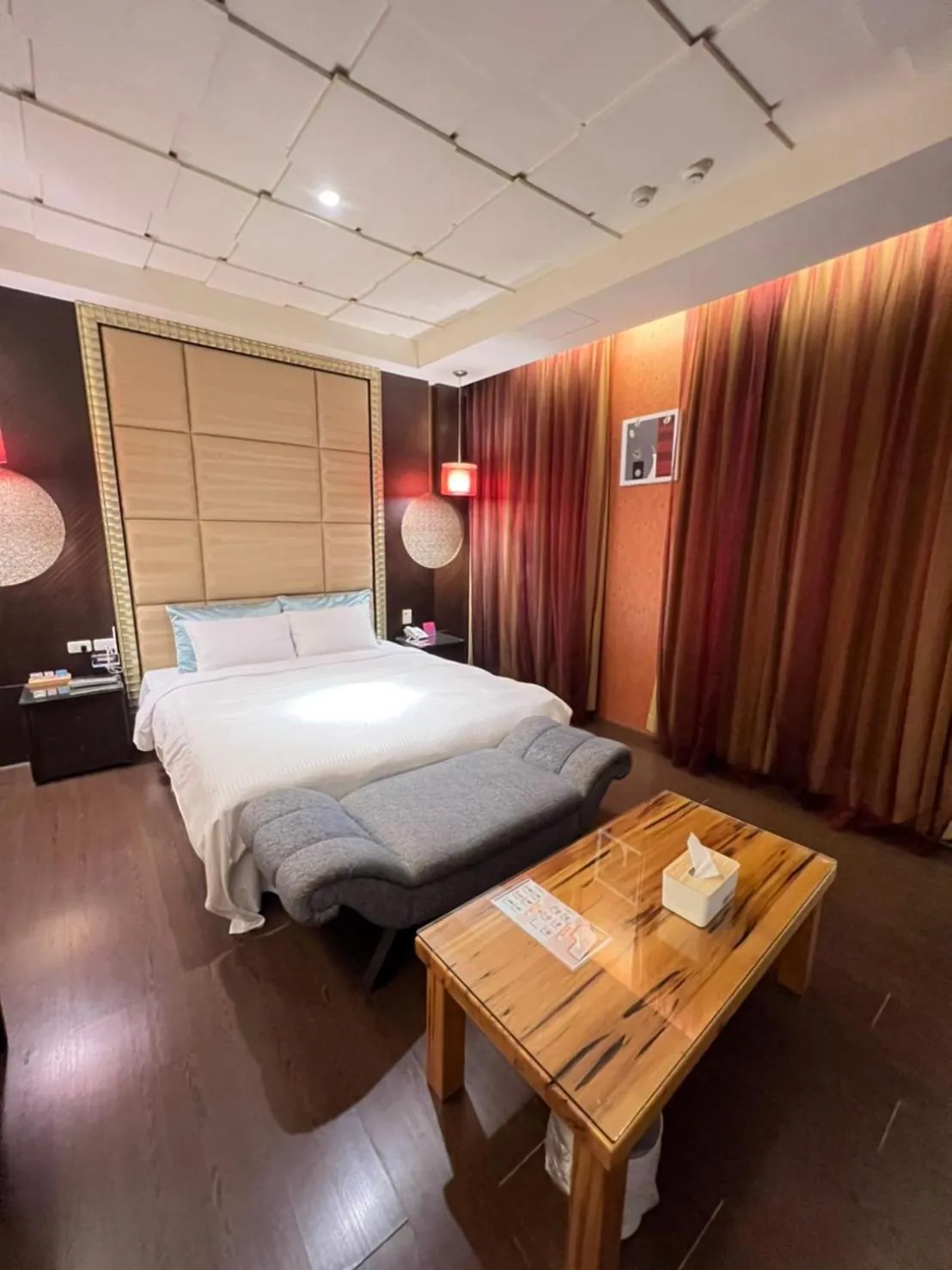 Bed in Her Home Spa Motel Douliu