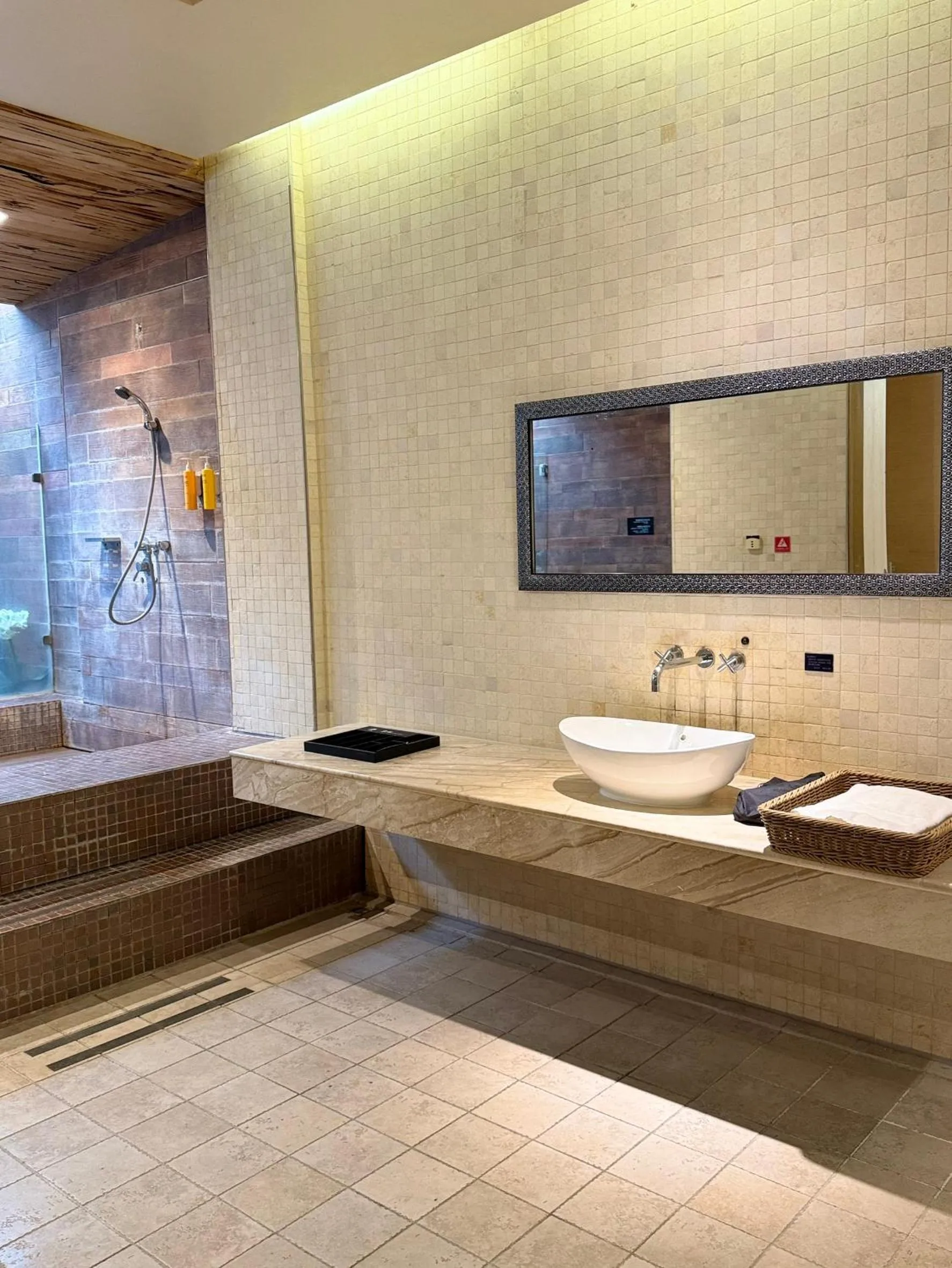 Bathroom in Her Home Spa Motel Douliu