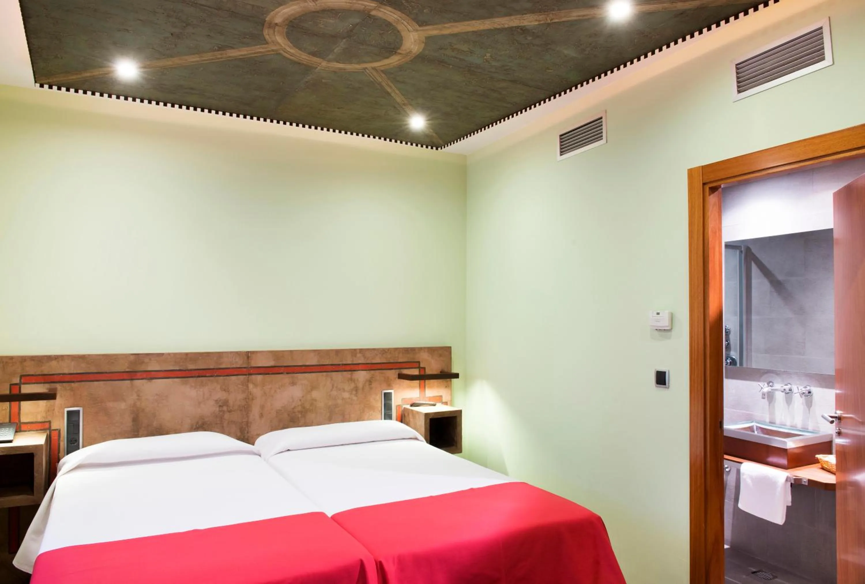 Photo of the whole room, Bed in Hospedium Hotel Posada De La Luna