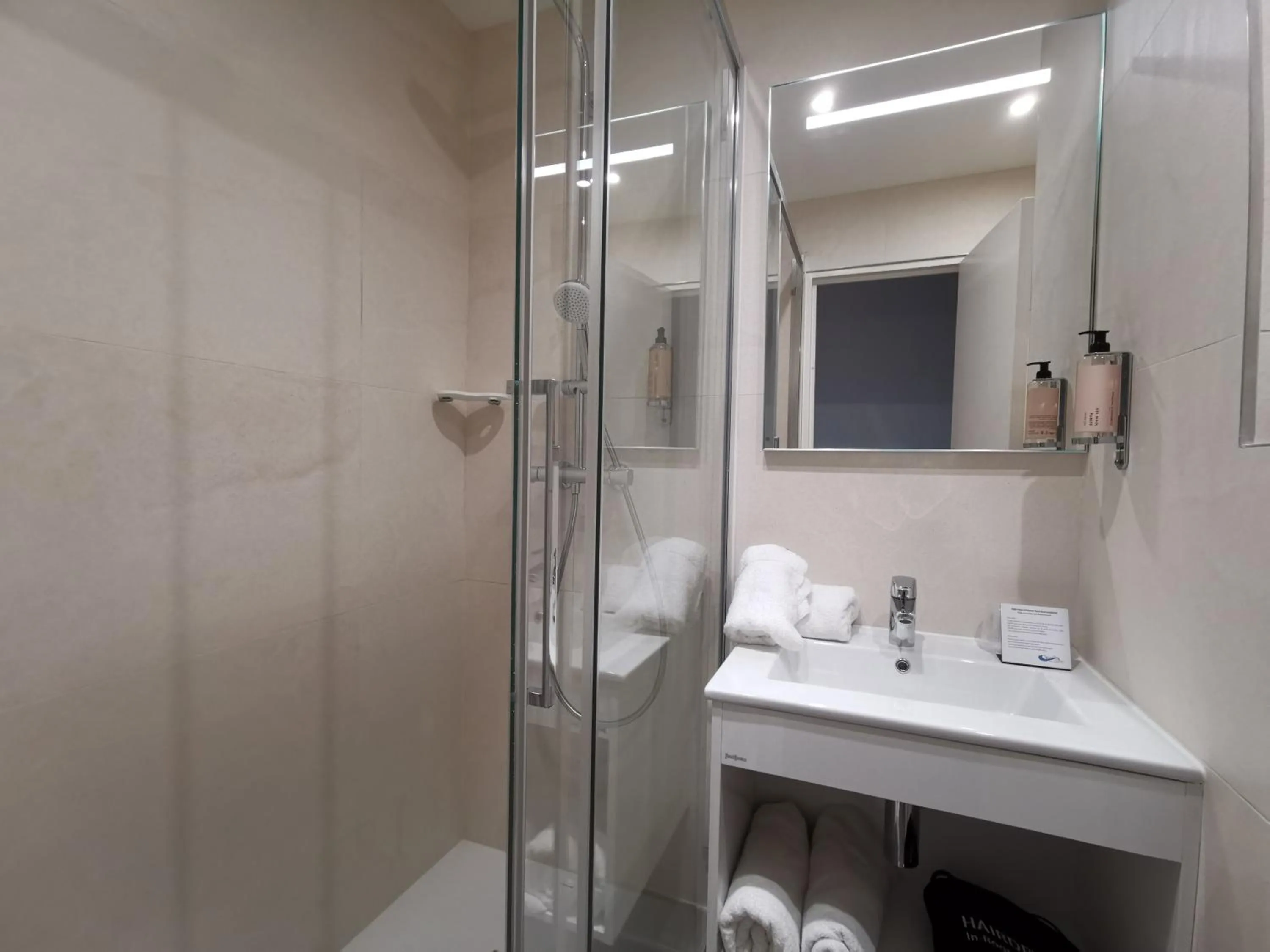 Bathroom in Opal'Inn