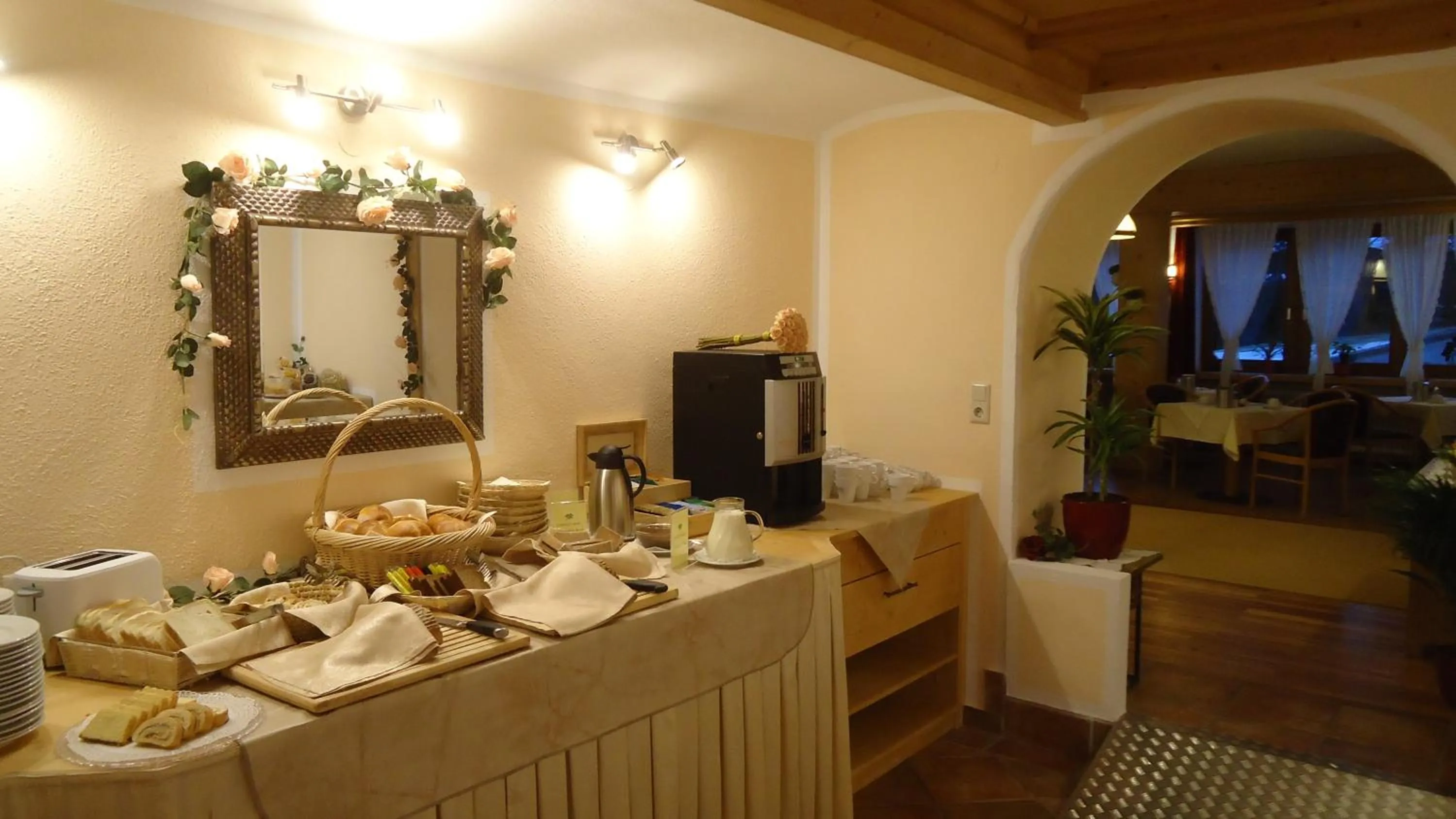 Food and drinks in Landhaus Klausnerhof Hotel Garni