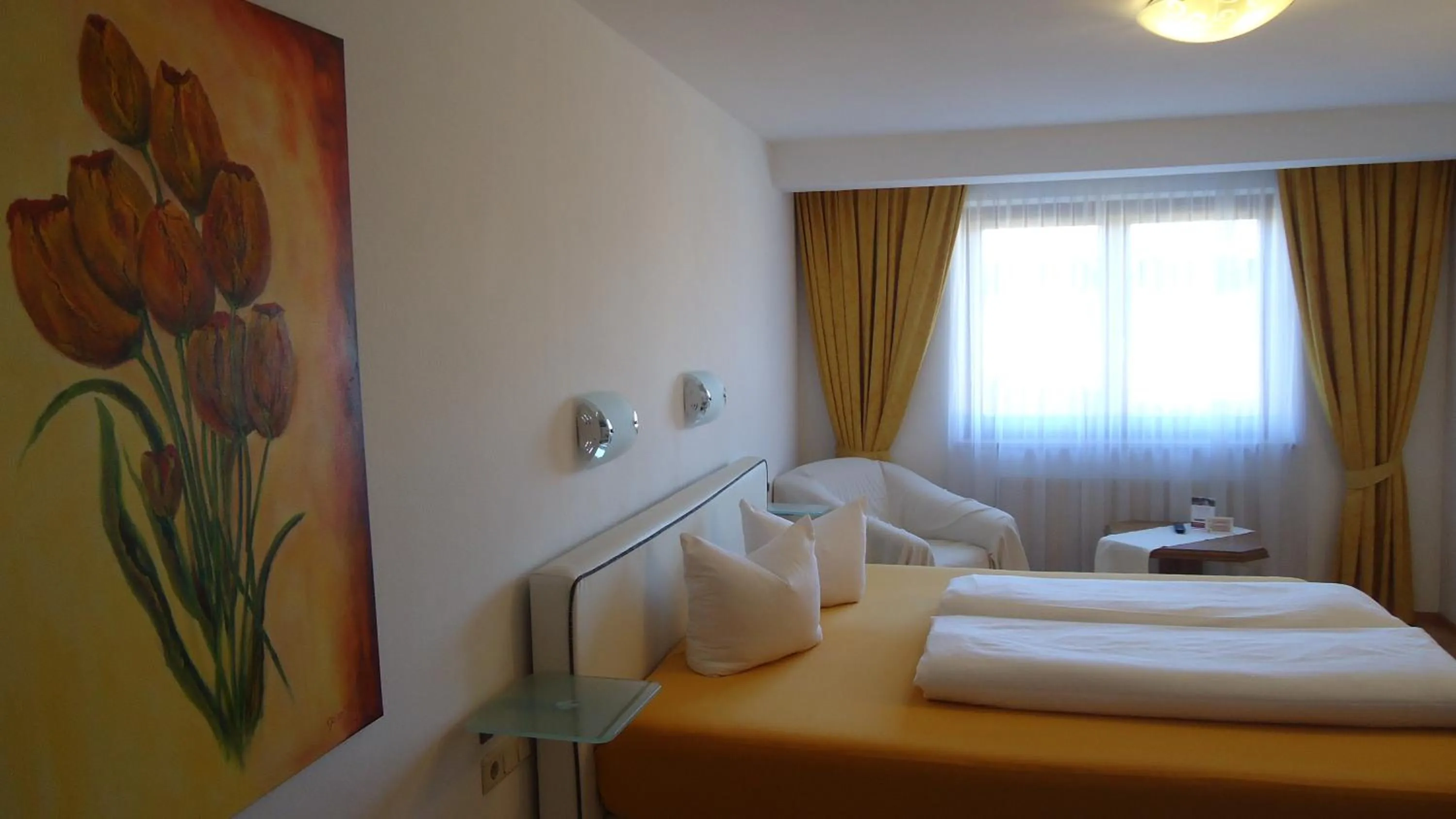 Bedroom, Bed in Landhaus Klausnerhof Hotel Garni