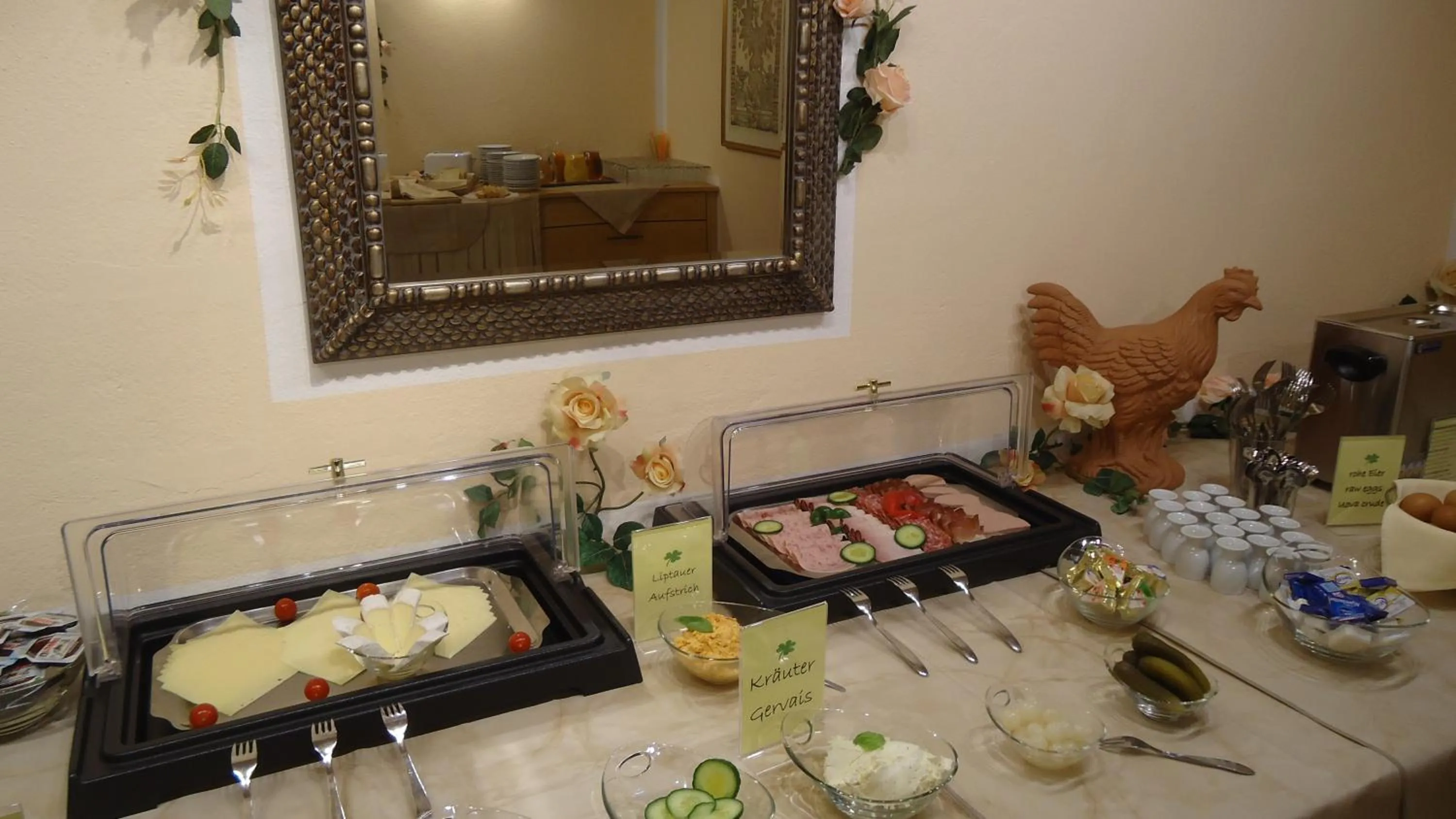 Food and drinks in Landhaus Klausnerhof Hotel Garni