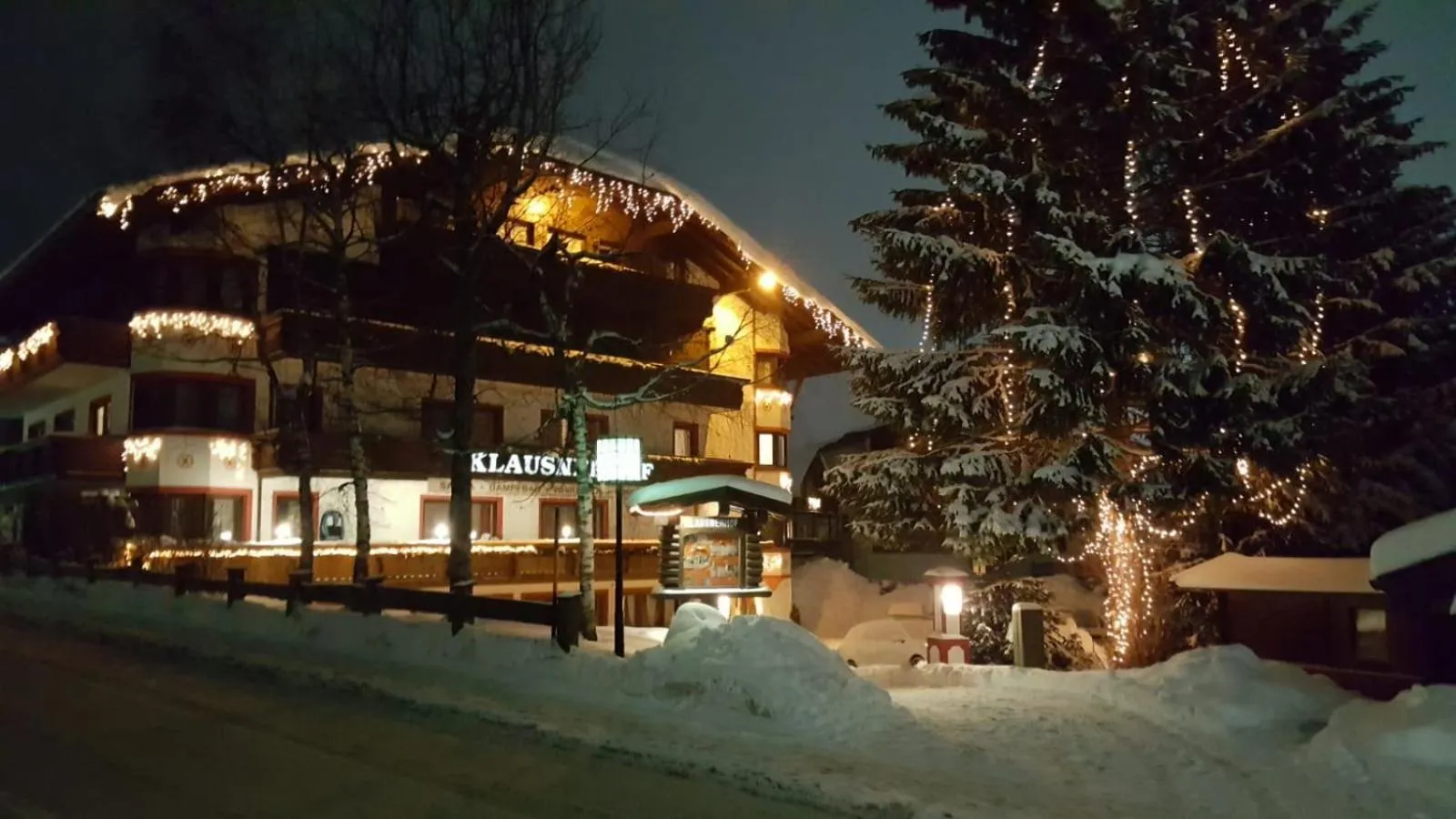 Facade/entrance in Landhaus Klausnerhof Hotel Garni