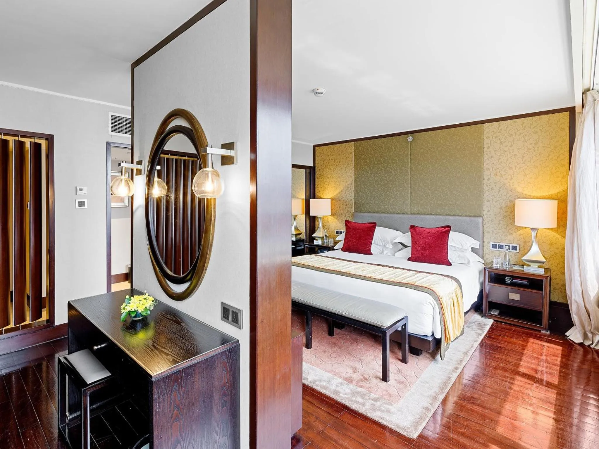 Bedroom, Bed in Mandarin Oriental, Jakarta